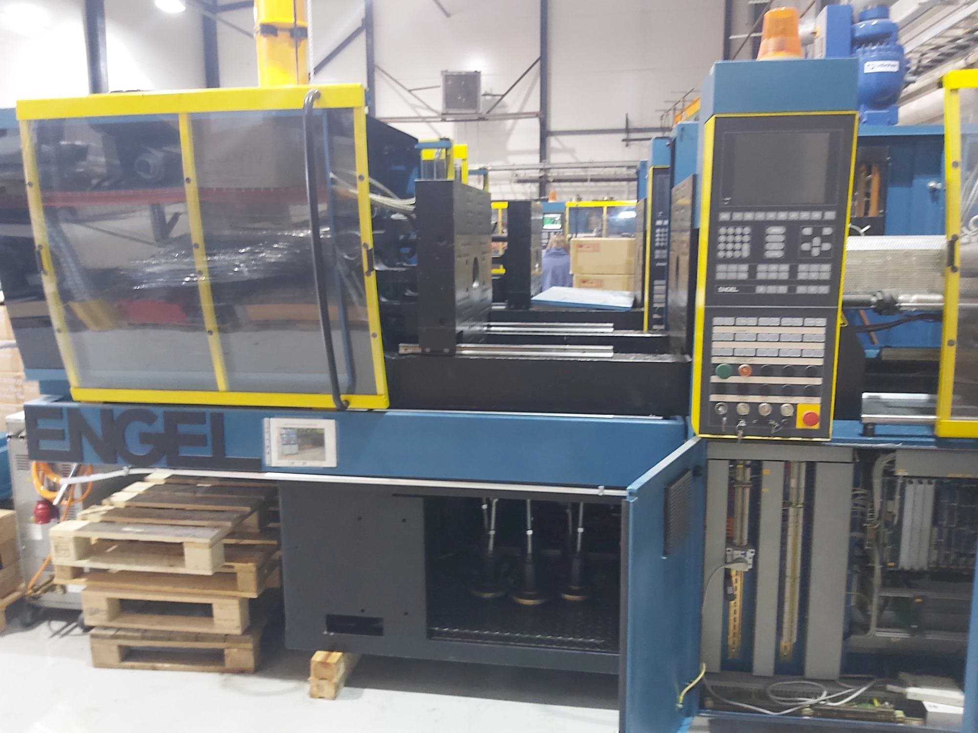 Koneen  ENGEL ES 330/80 HL etunäkymä