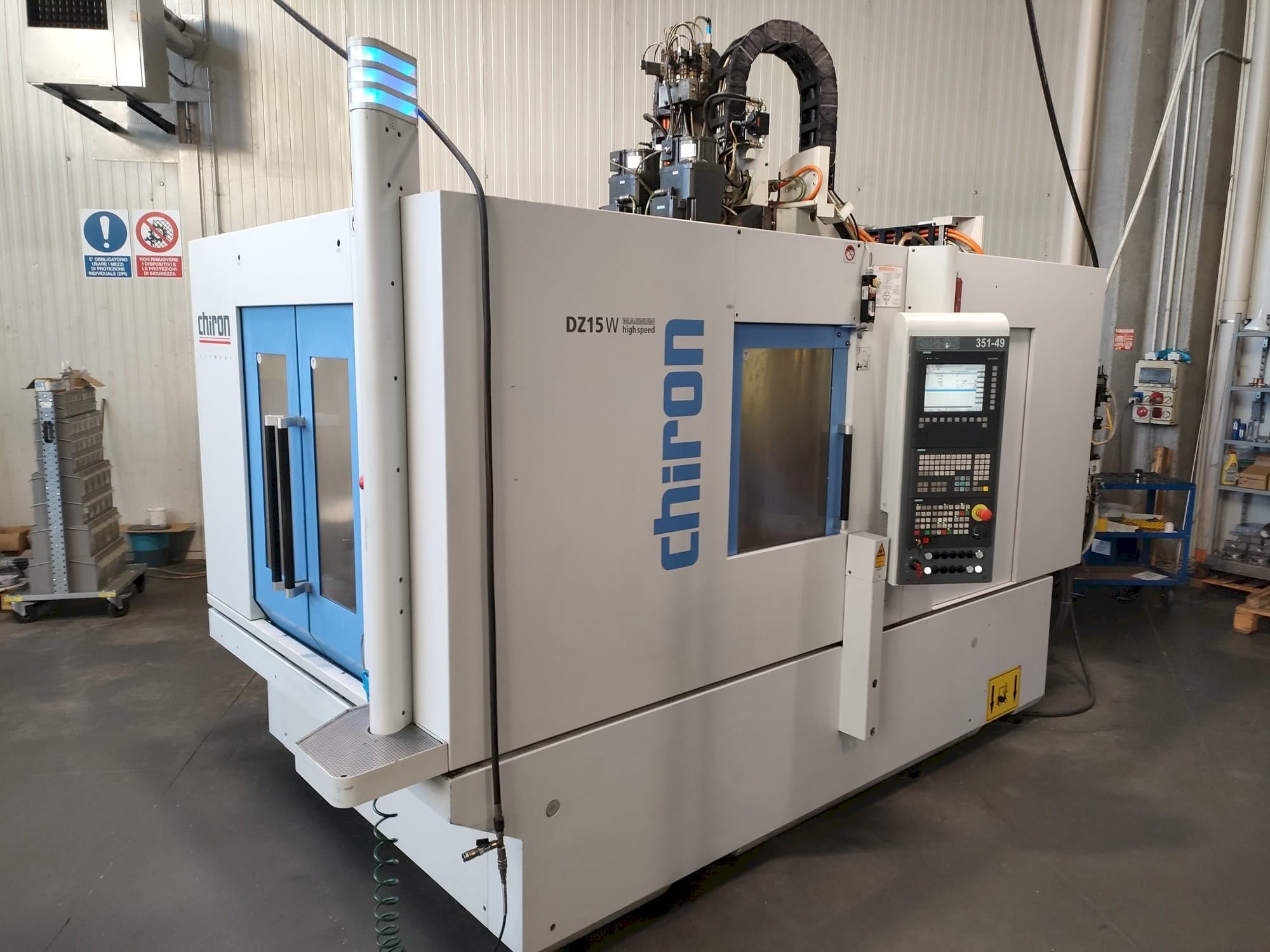 Koneen  CHIRON DZ15W MAGNUM HS etunäkymä