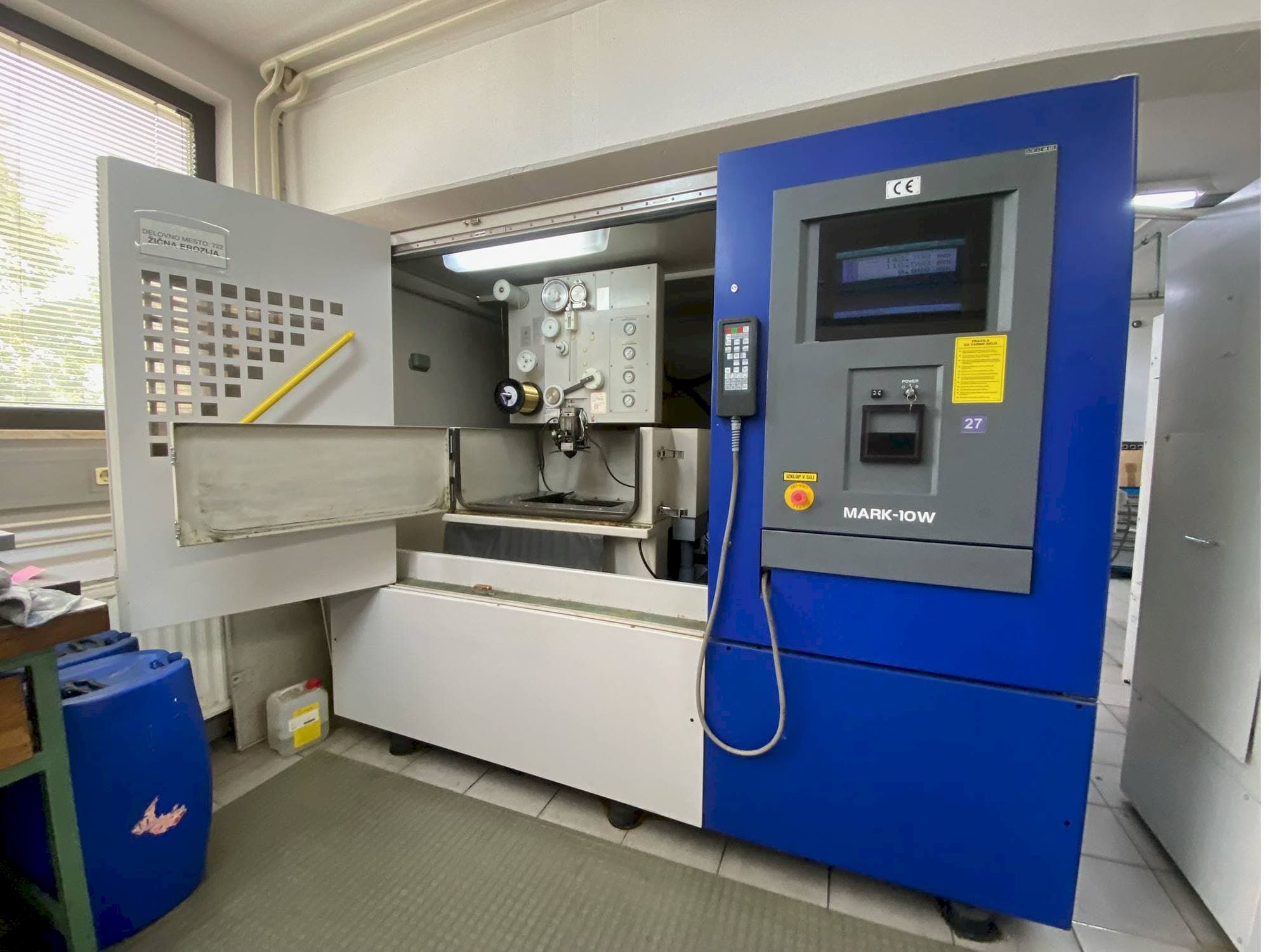 Koneen  Hitachi 254Y etunäkymä