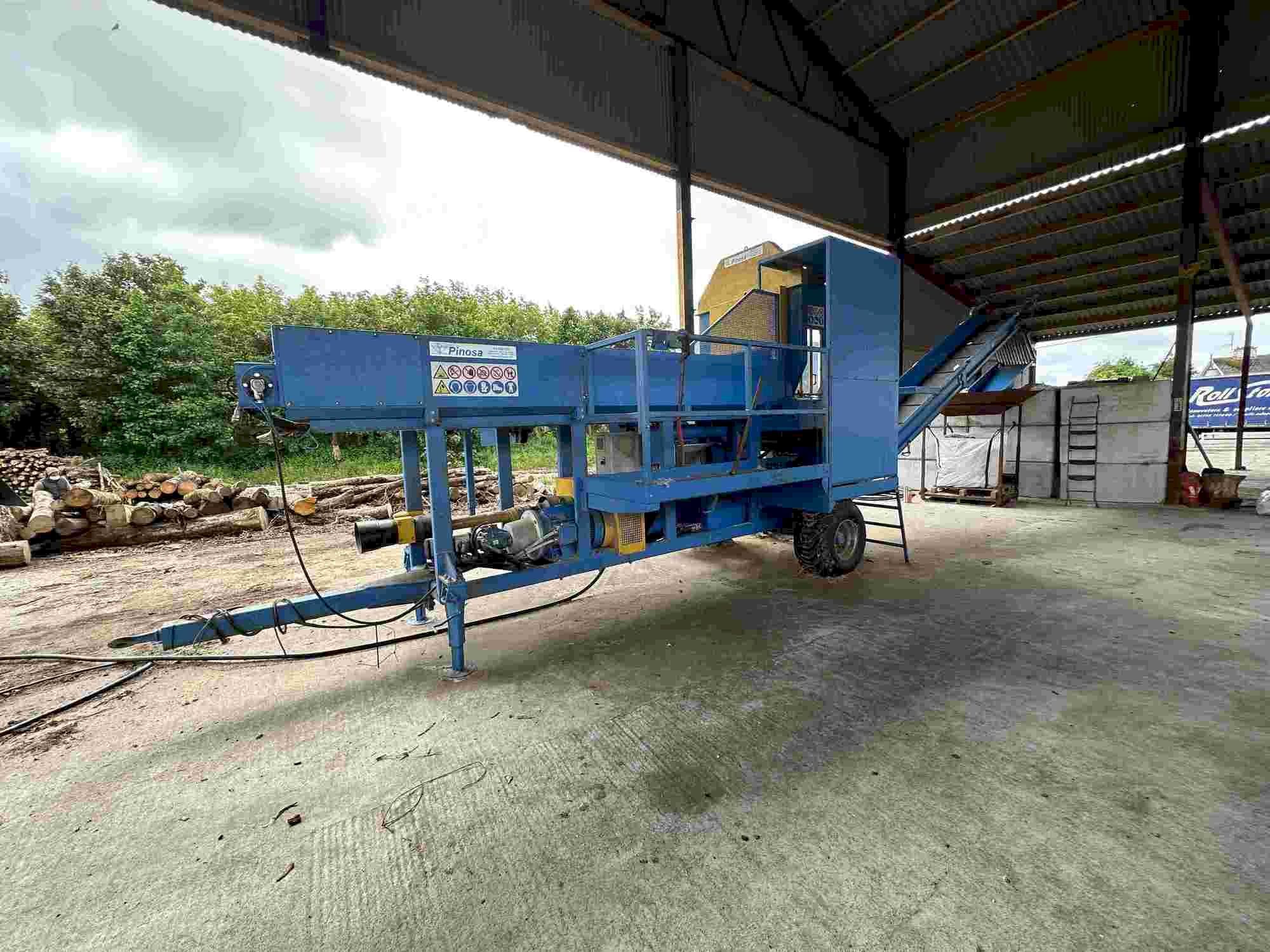 Koneen  PINOSA CPE 1200 etunäkymä