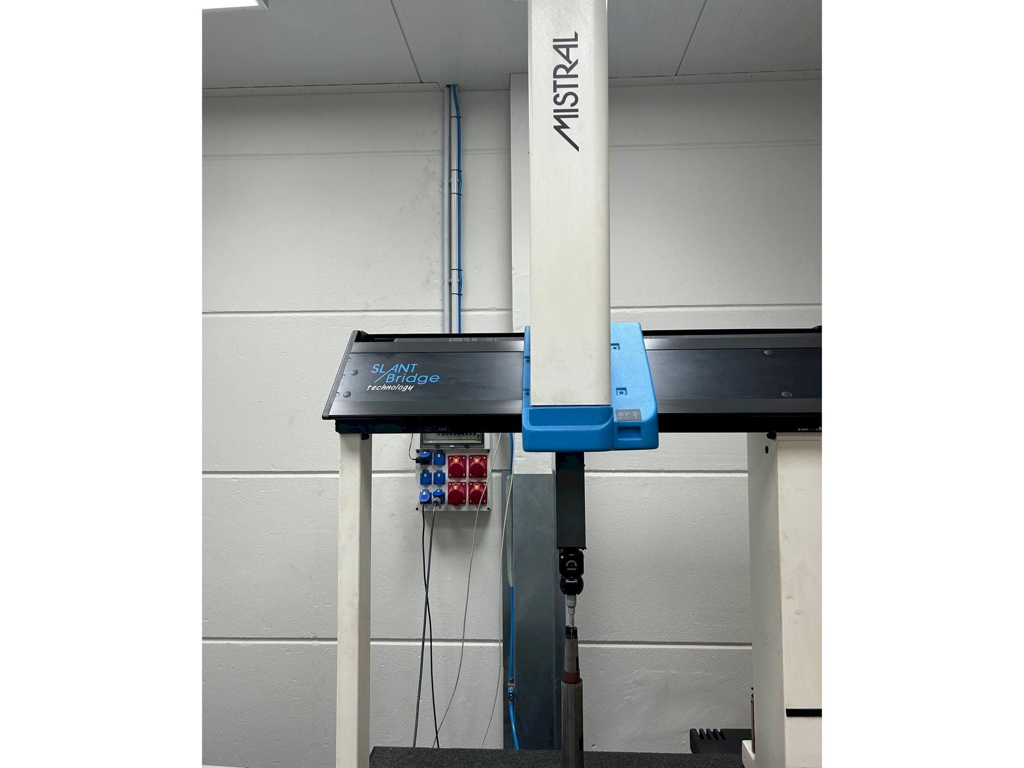 Koneen  DEA Mistrall etunäkymä