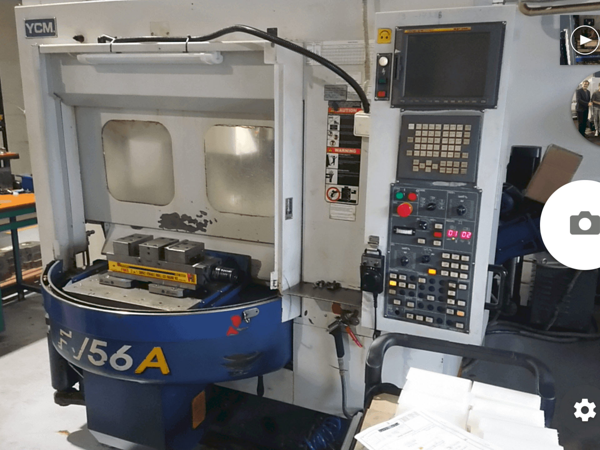 Koneen  YCM FV56A etunäkymä