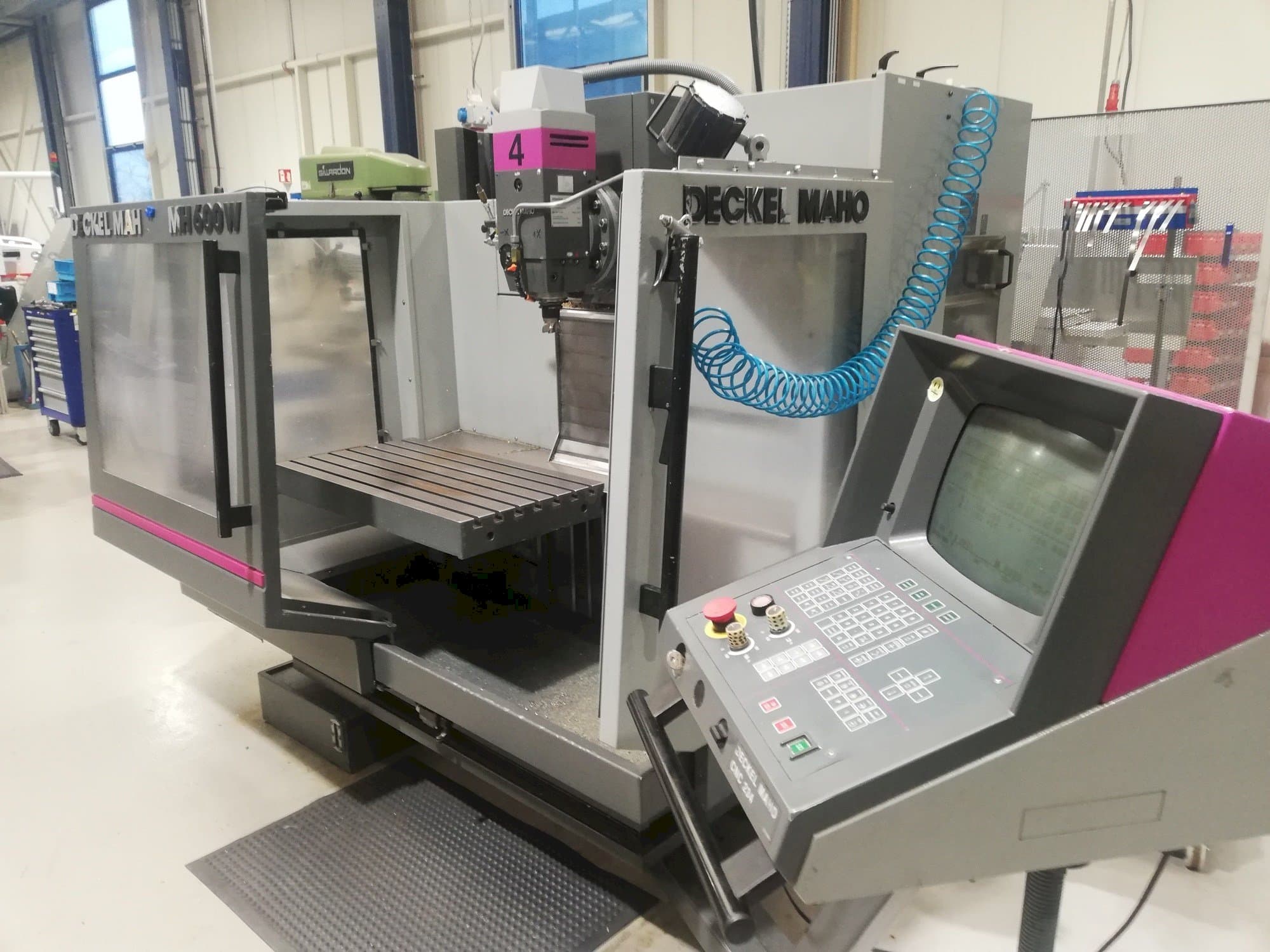Koneen  DECKEL MAHO MH 600W etunäkymä