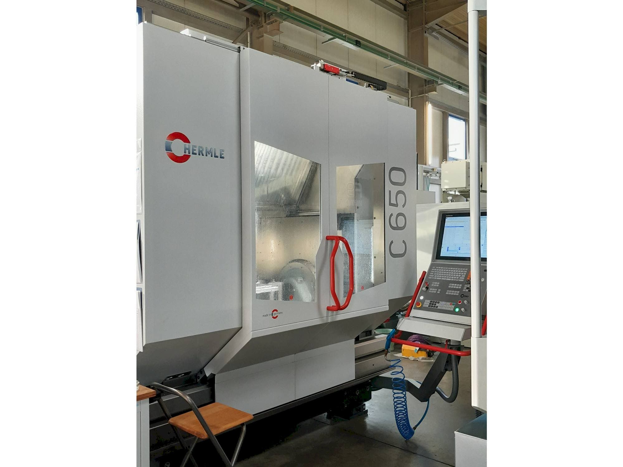 Koneen  HERMLE C650 U etunäkymä
