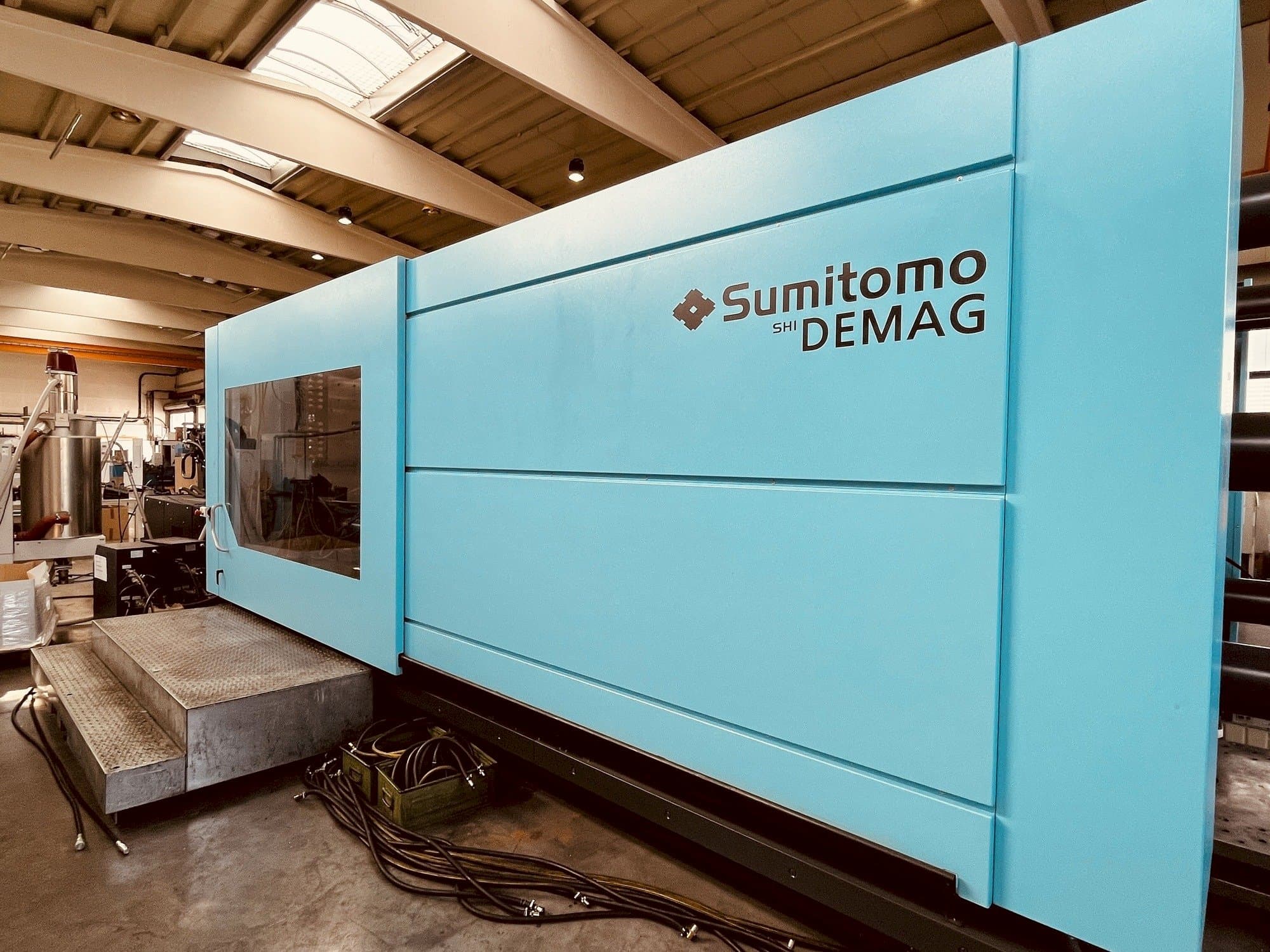 Koneen  Sumitomo Demag Systec 1300 1500-9500 Servo etunäkymä