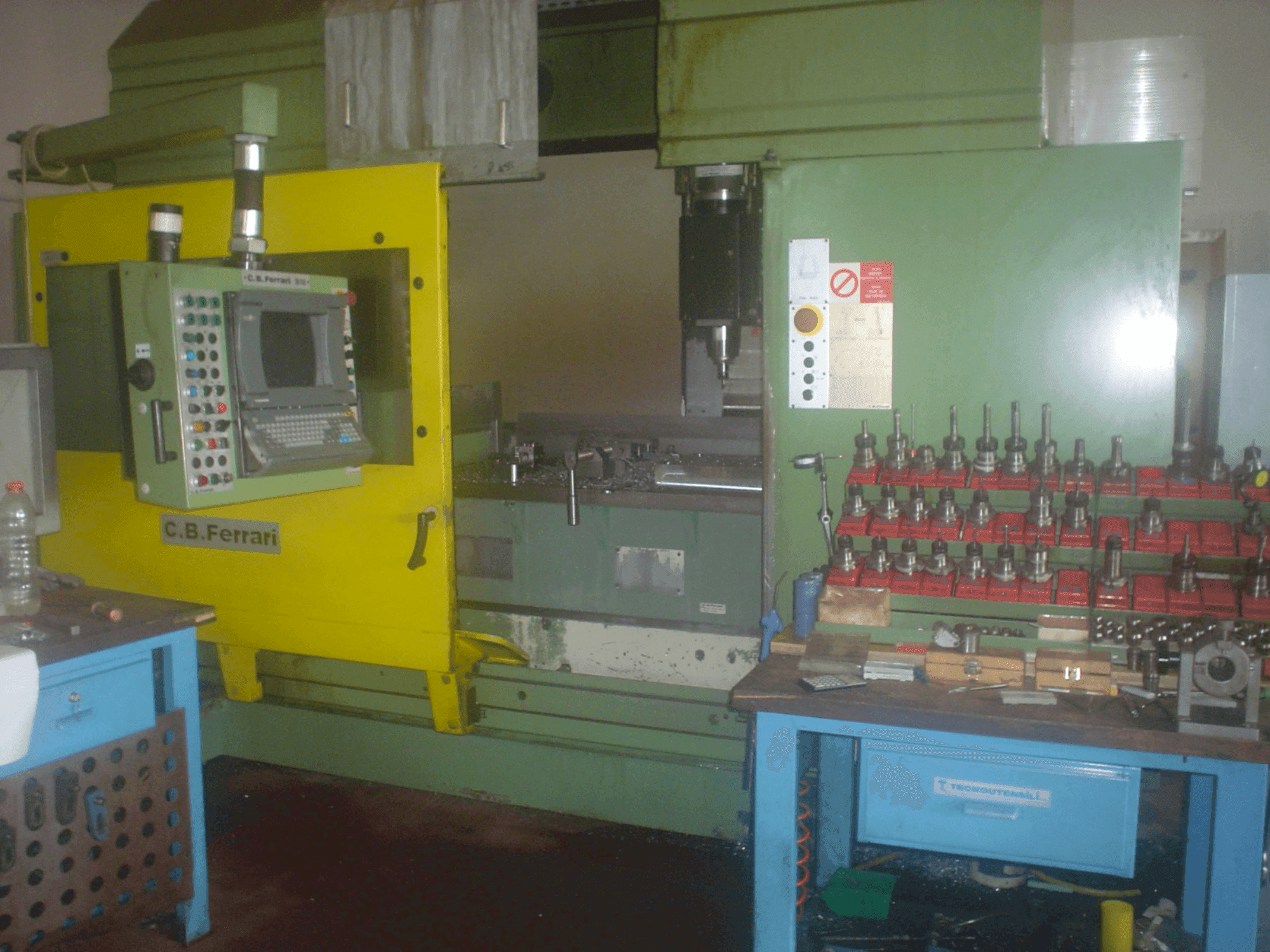 Koneen  C.B. Ferrari B18 etunäkymä