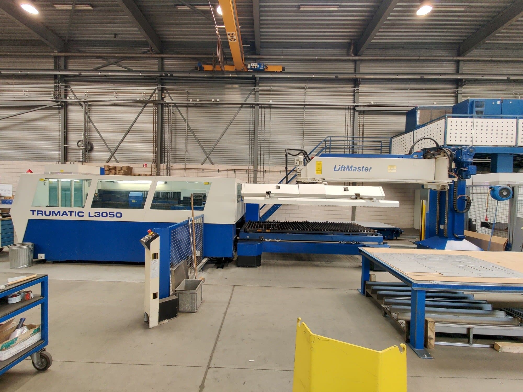 Koneen  Trumpf Trumatic L3050 + Liftmaster etunäkymä