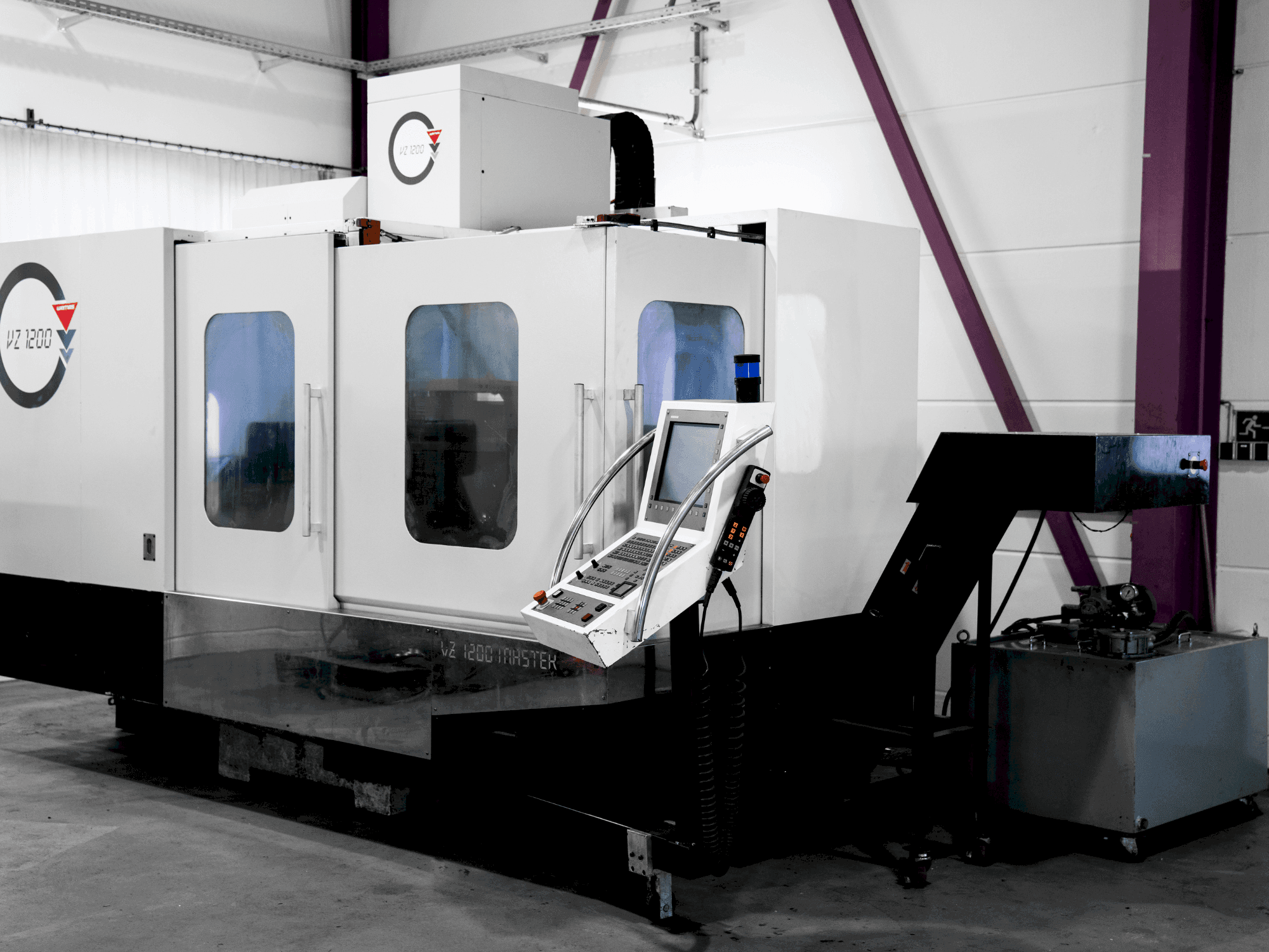 Koneen  WEMAS VZ 1200 etunäkymä