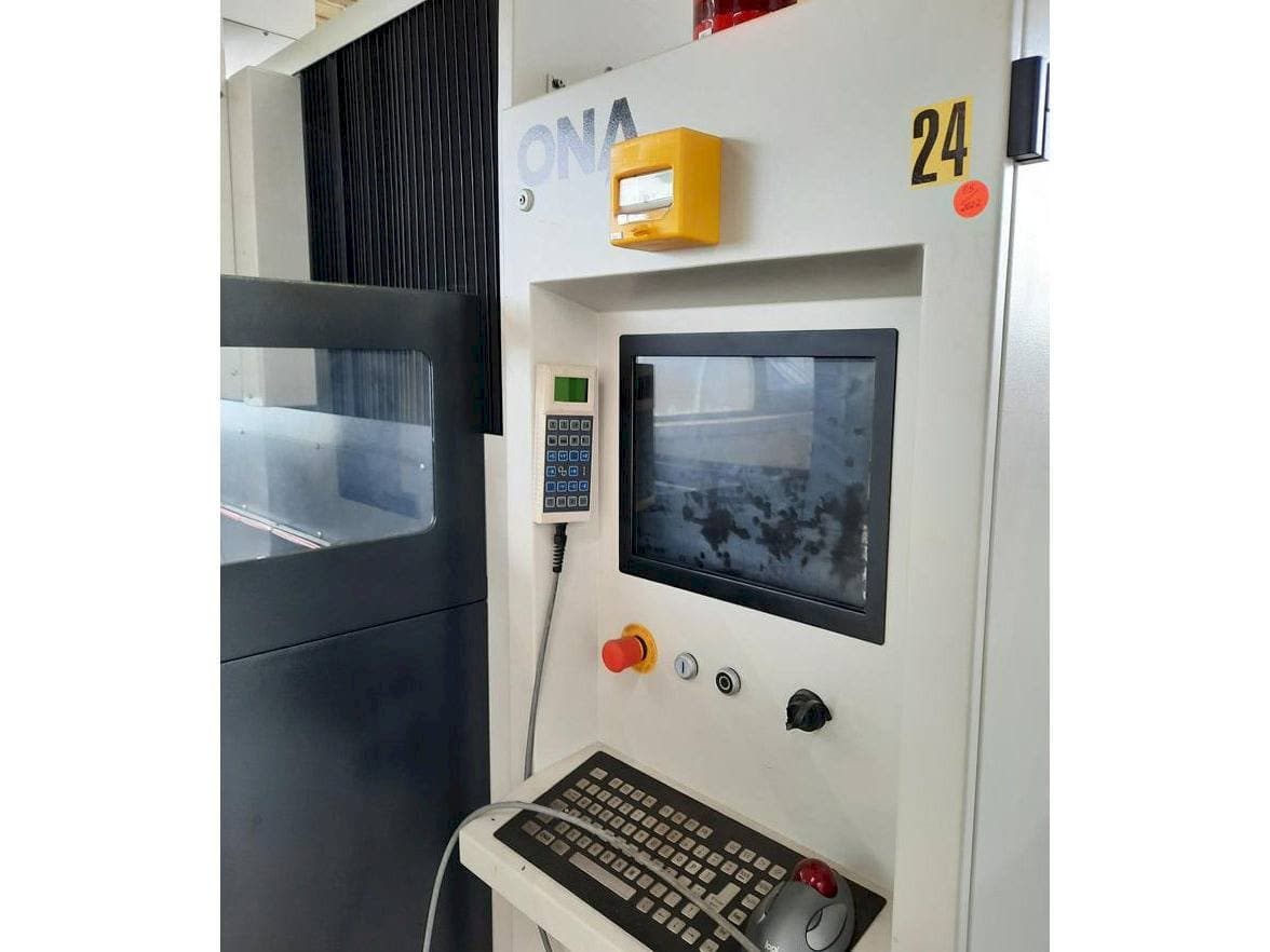 Koneen ONA NX4F etunäkymä