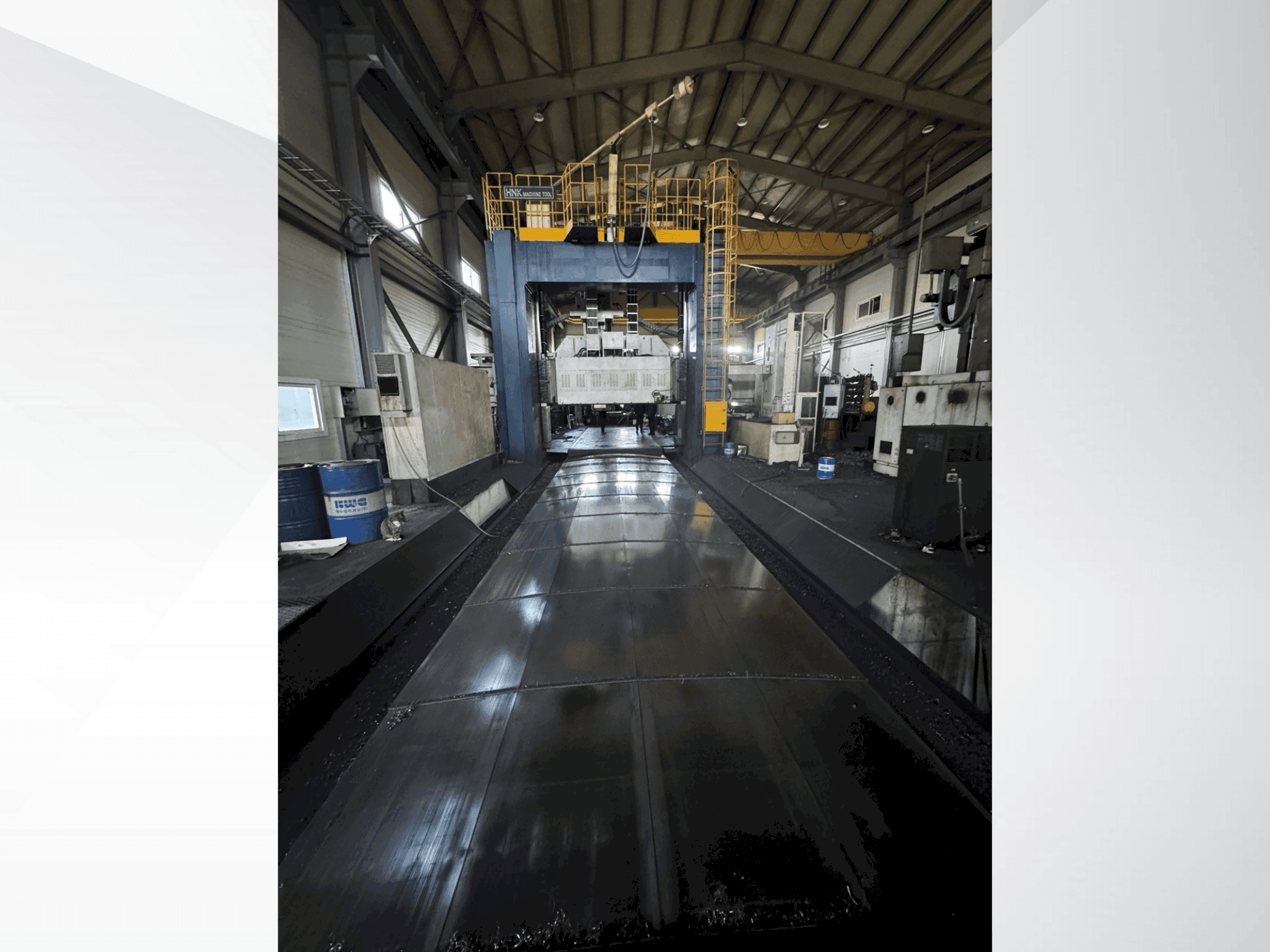 Koneen  HNK HPM 30M etunäkymä