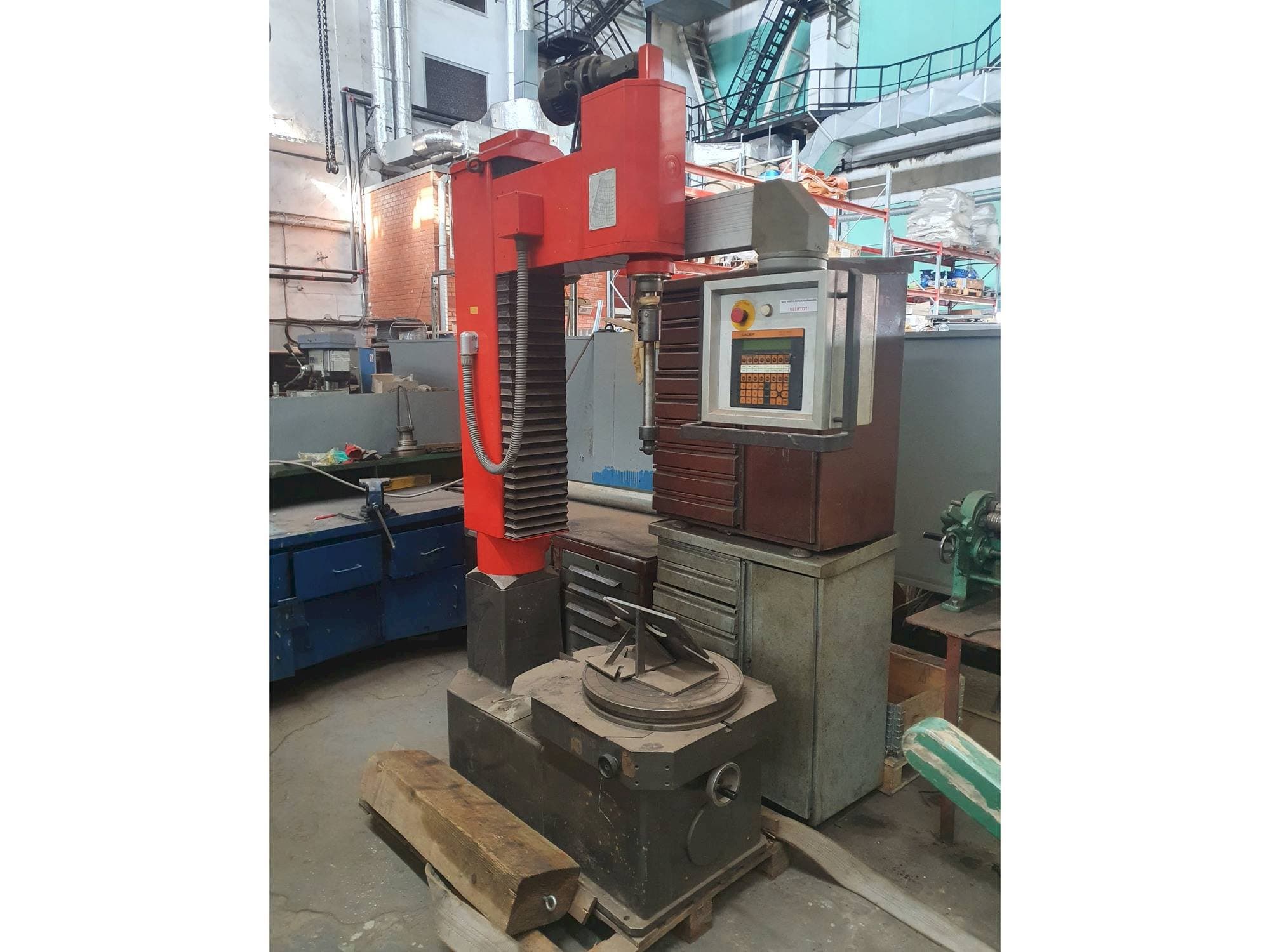 Koneen  TAUMELUS III N etunäkymä