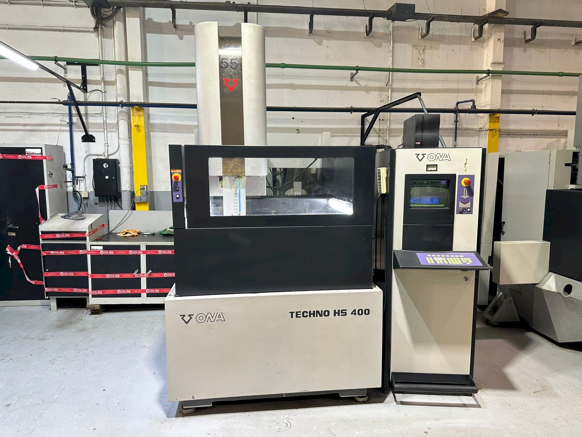 Koneen  ONA HS 400 etunäkymä