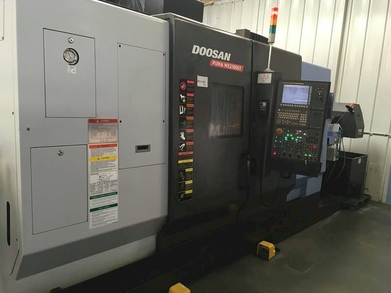 Koneen  Doosan Puma MX 2100 ST etunäkymä