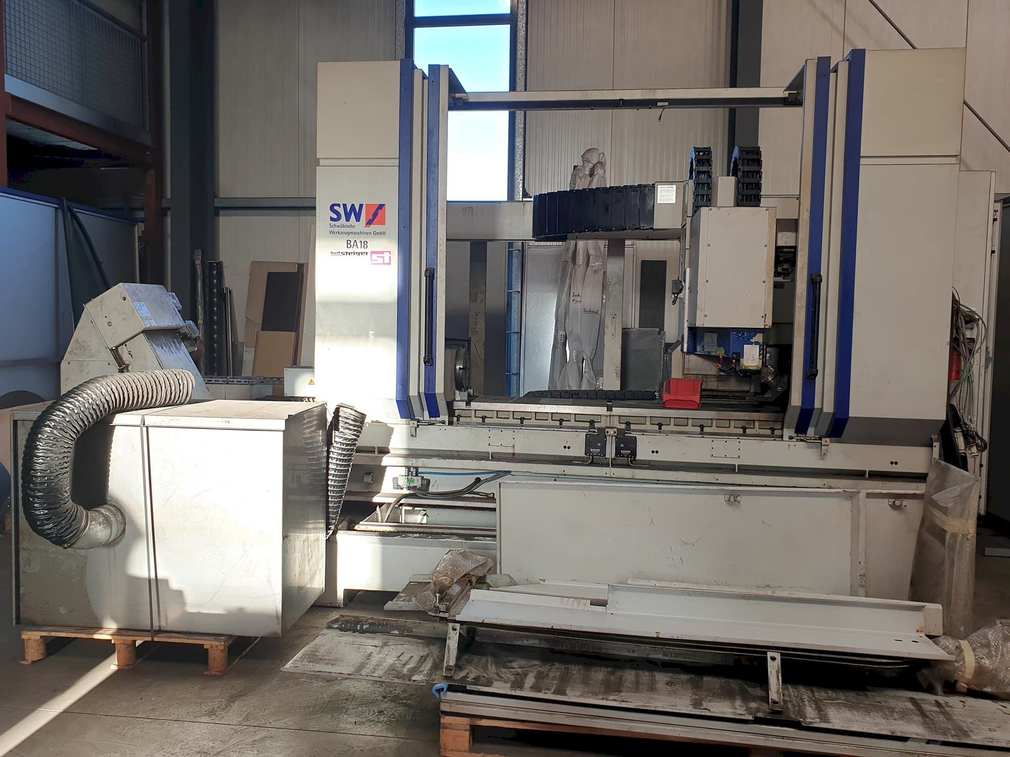 Koneen  Schwäbische Werkzeugmaschinen etunäkymä BA 18