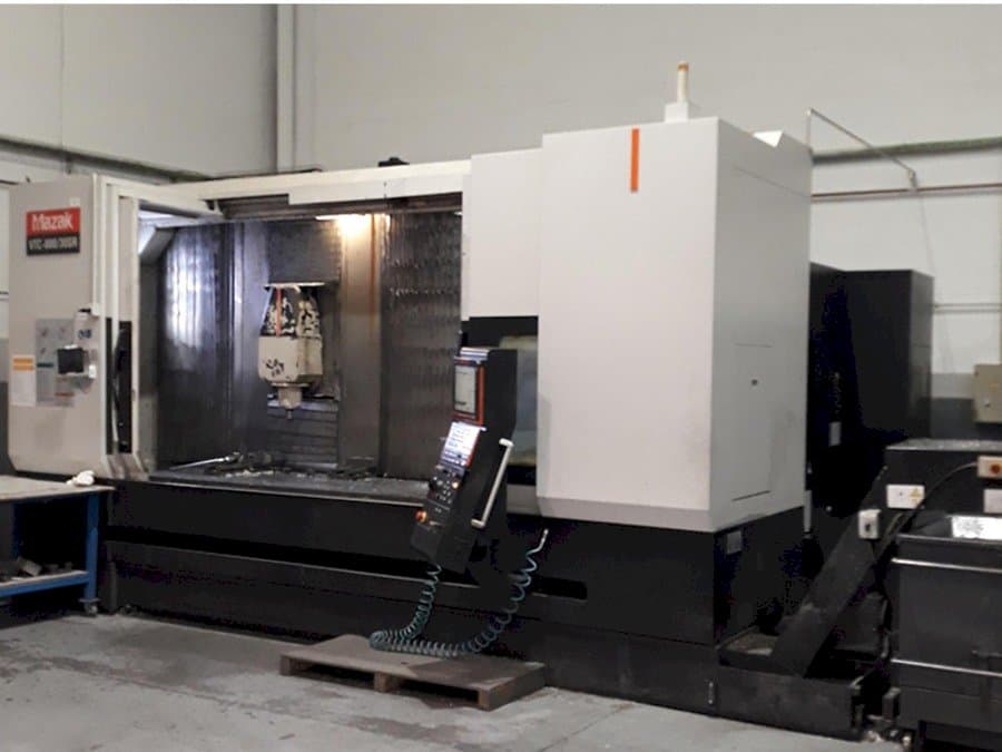 Koneen  Mazak 800-30 SR etunäkymä