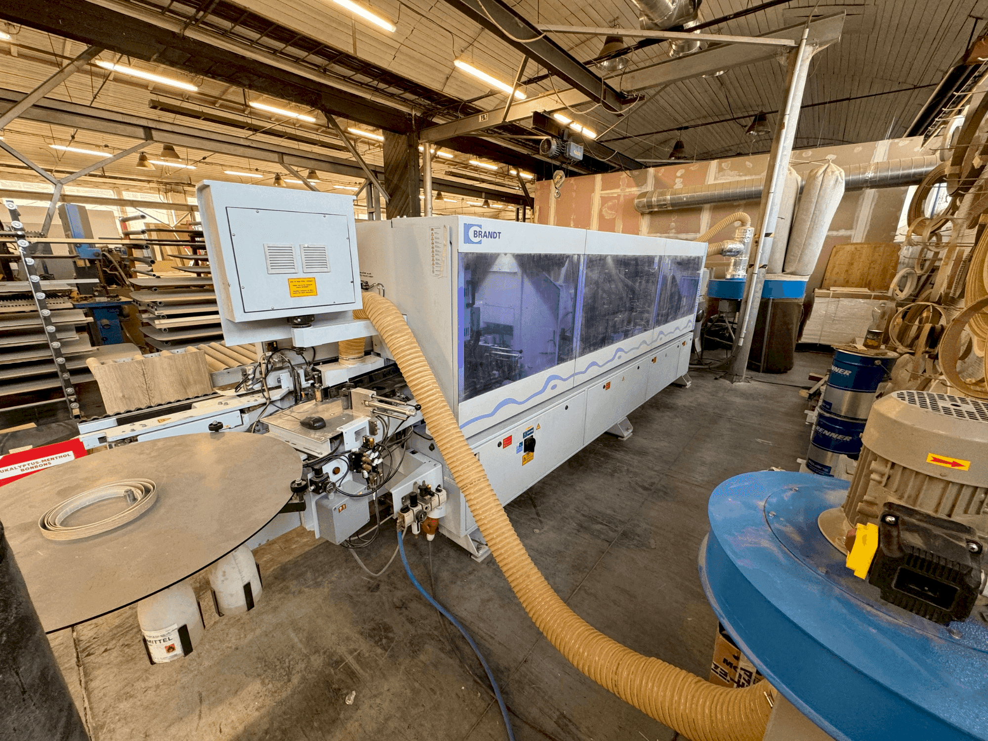 Koneen  HOMAG Brandt KDF 650 etunäkymä