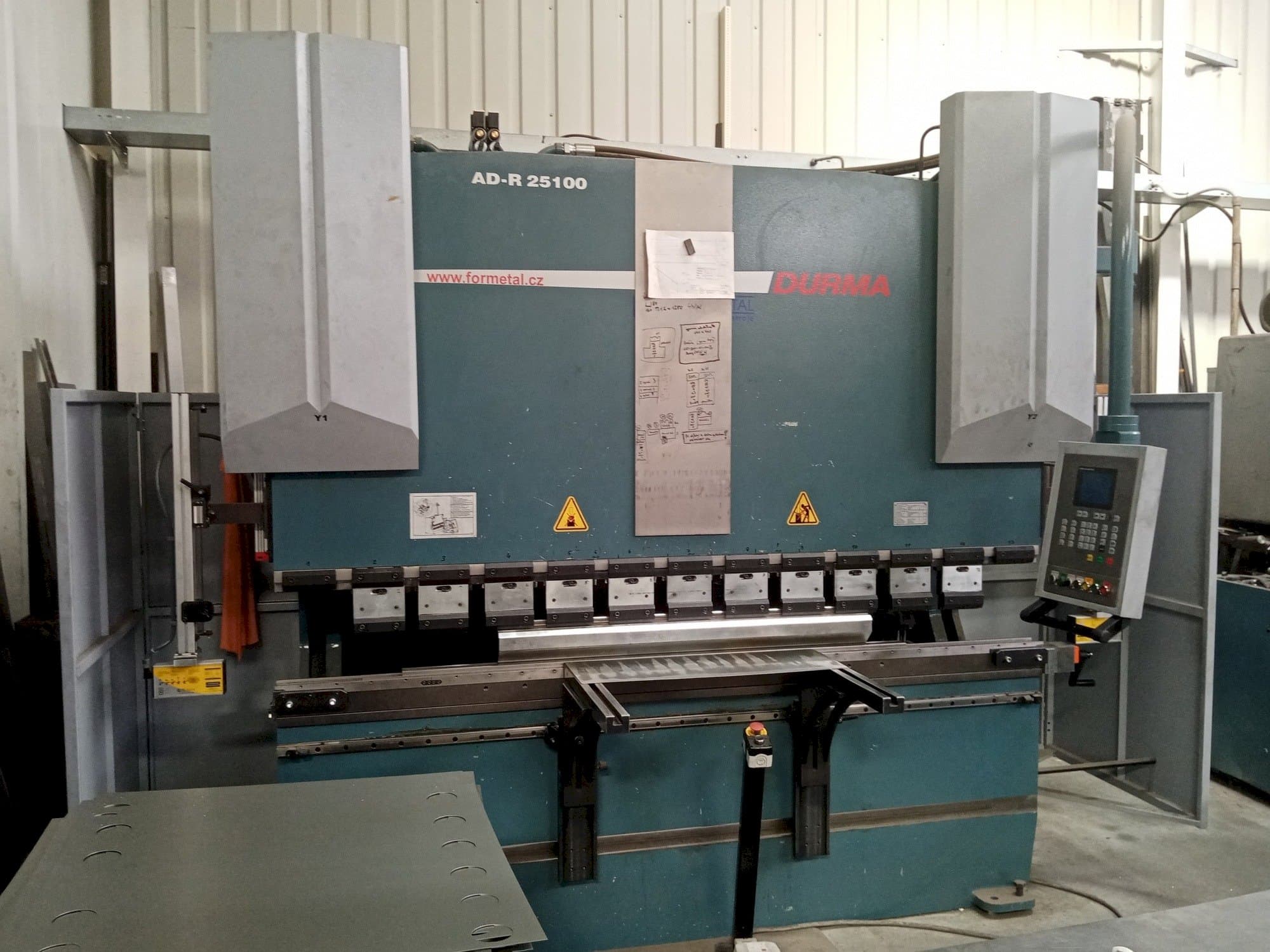 Koneen  Durma AD-R 25100 etunäkymä