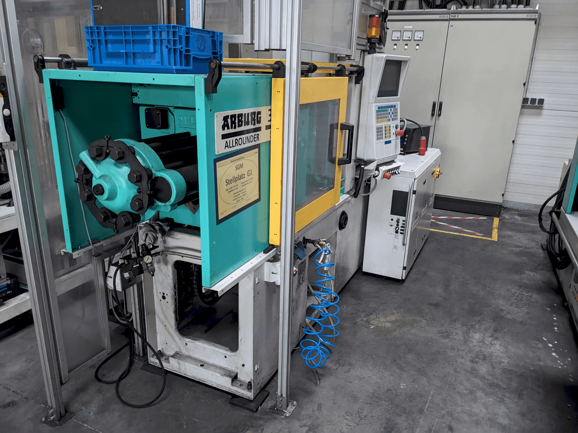 Koneen  Arburg 320 C 500-100 etunäkymä