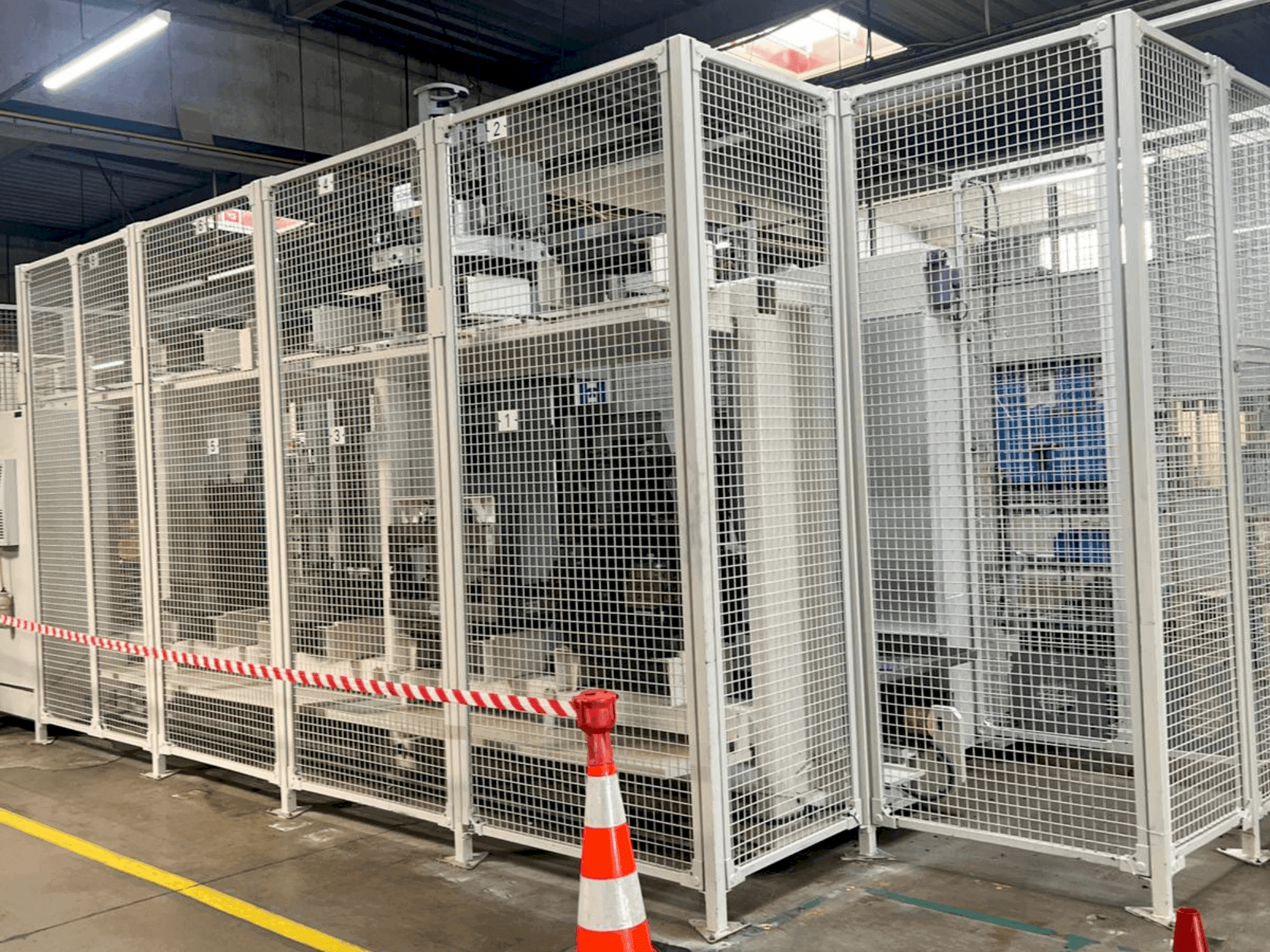 Koneen  HELLER MCH 250 etunäkymä