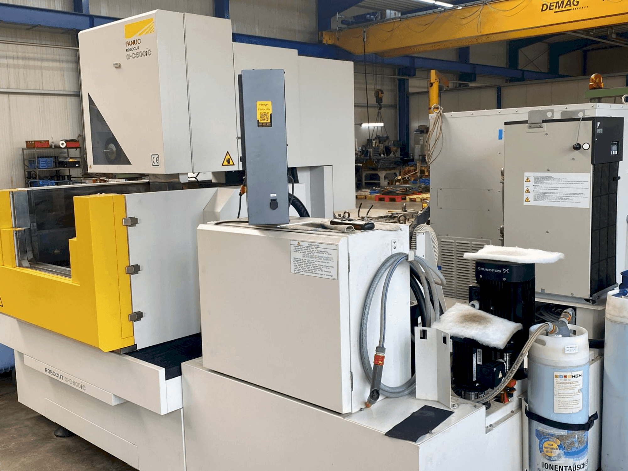 Koneen  FANUC Robocut a-C600iC - Z400 etunäkymä