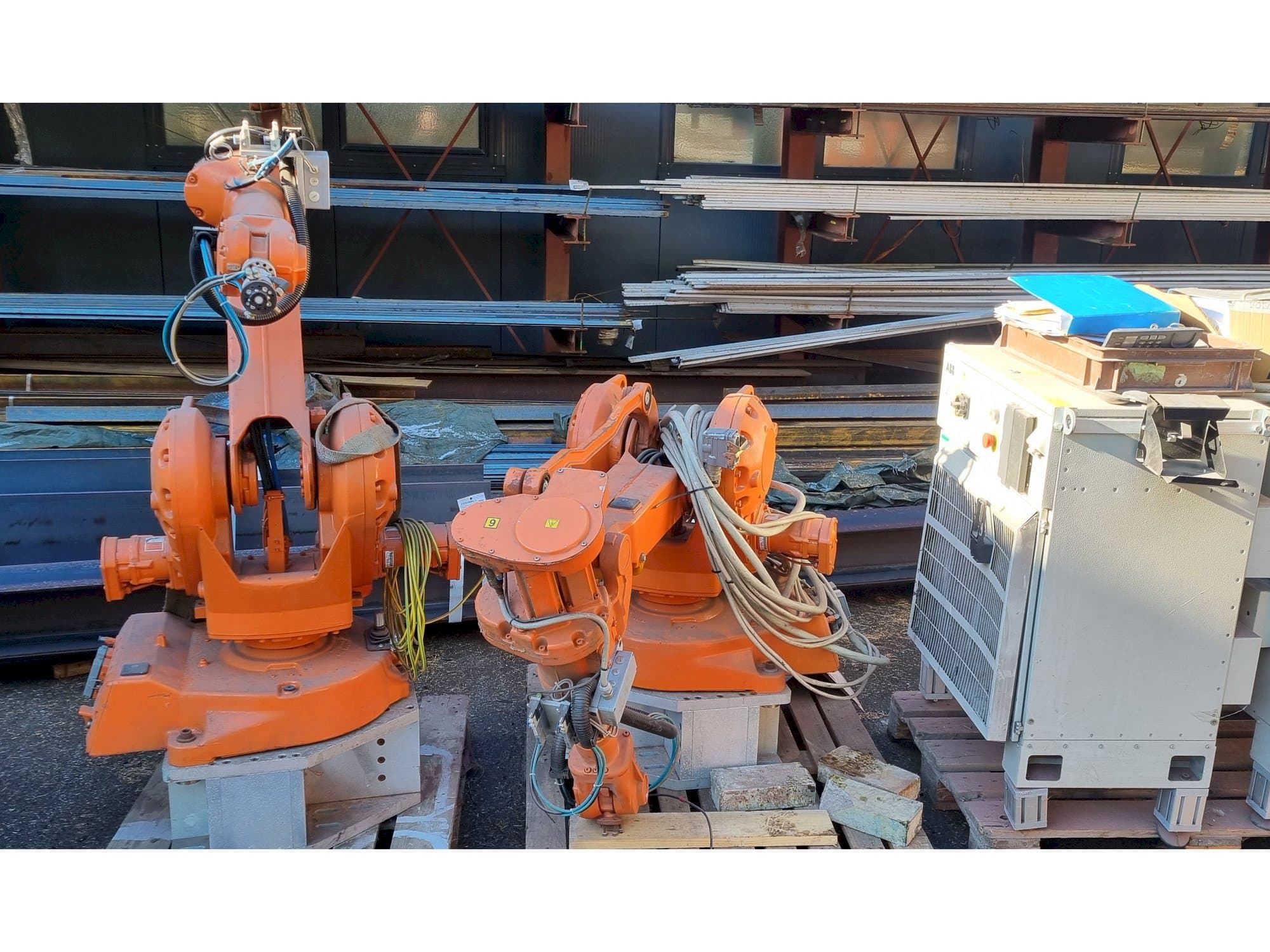 Koneen  ABB IRB2400 M2000 etunäkymä