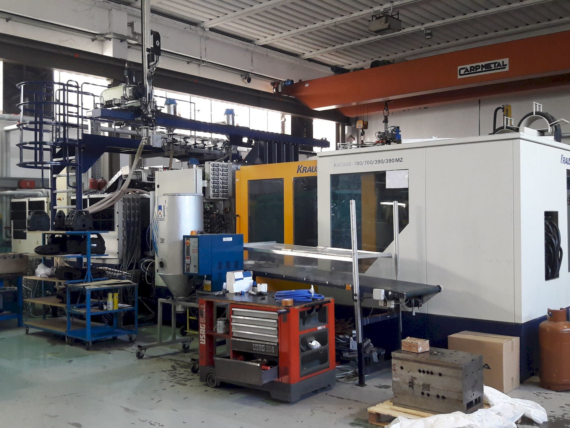 Koneen  Krauss Maffei 1300-700-700-390-390 MZ etunäkymä