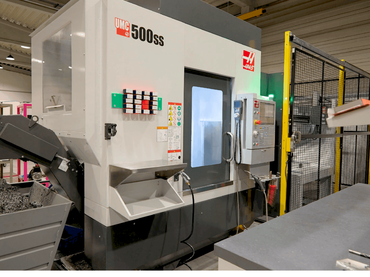 Koneen  HAAS UMC 500-SS MIT APL etunäkymä