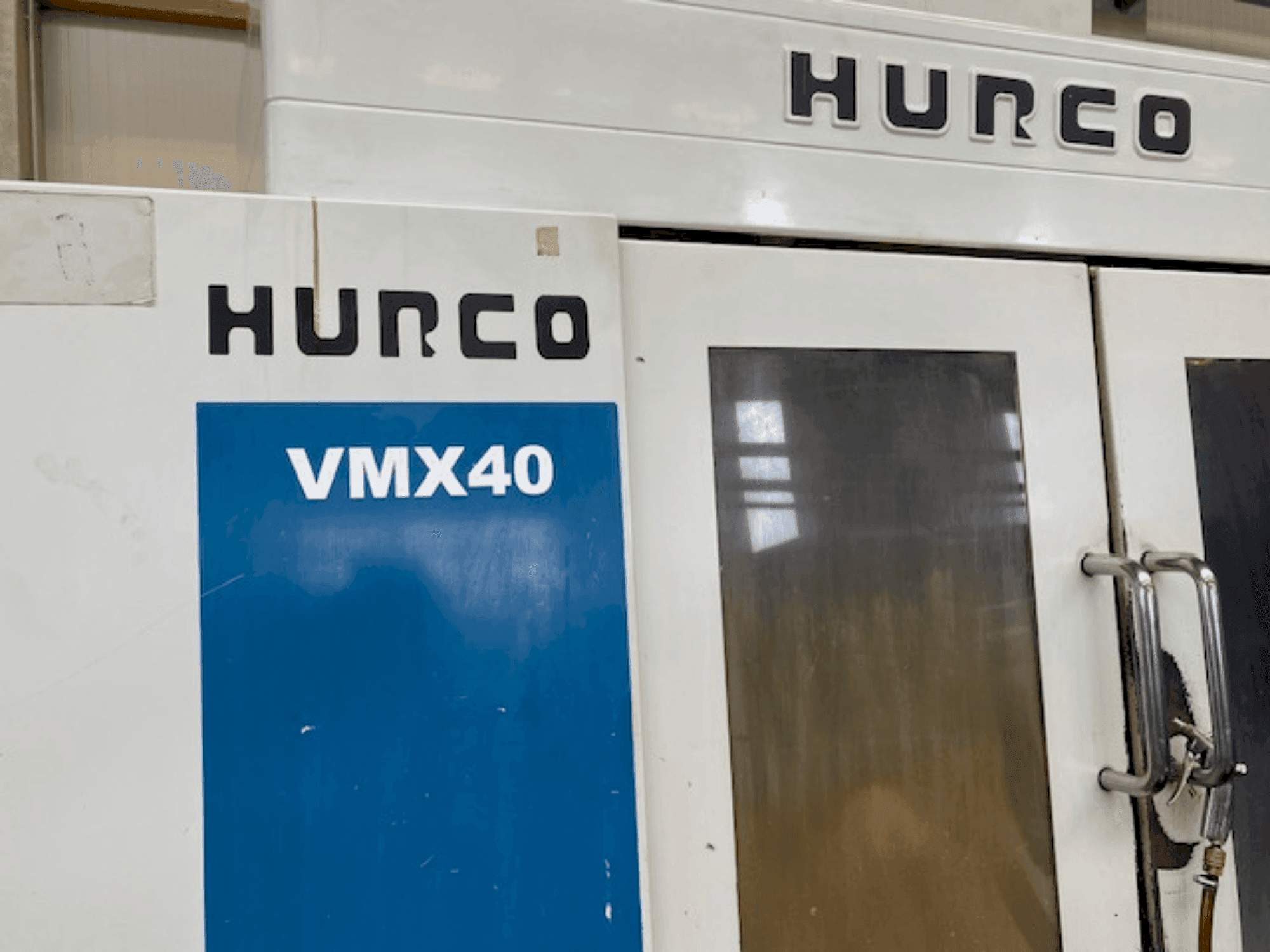 Koneen  Hurco VMX 40 etunäkymä