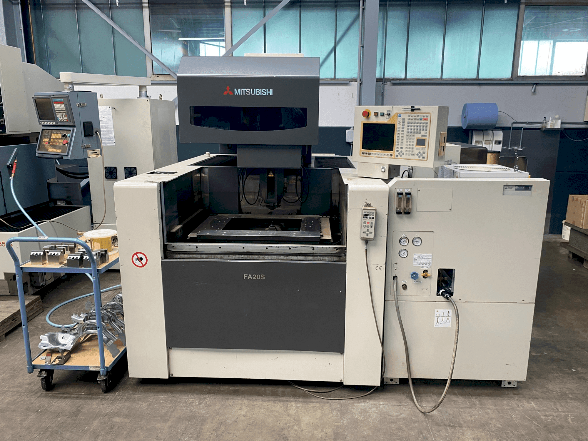 Koneen  Mitsubishi FA 20 SM etunäkymä