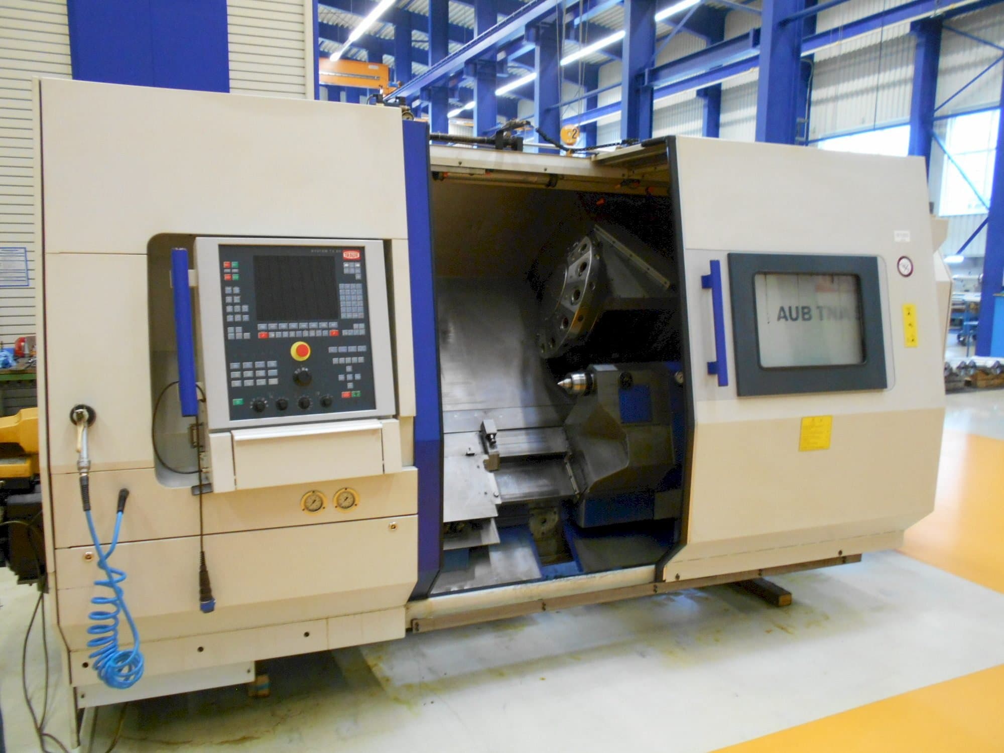 Koneen  TRAUB TNA 500 etunäkymä