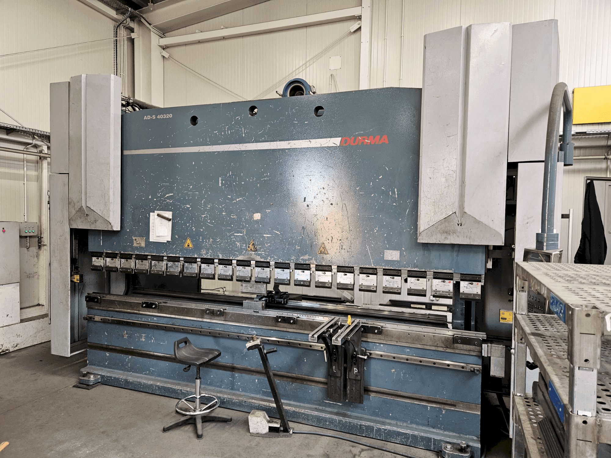 Koneen  Durma AD-S 40320 (2012) etunäkymä