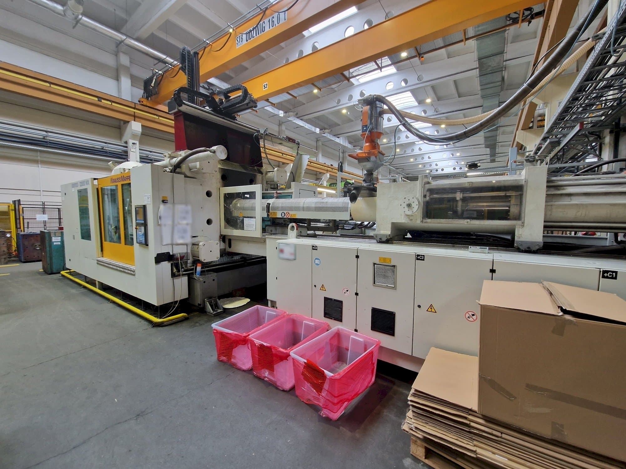 Koneen  Krauss Maffei 1100-12000 MX etunäkymä