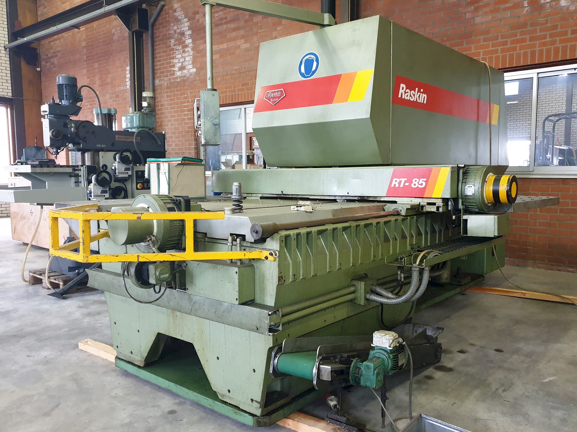 Koneen  Raskin oikea näkymä RT-85