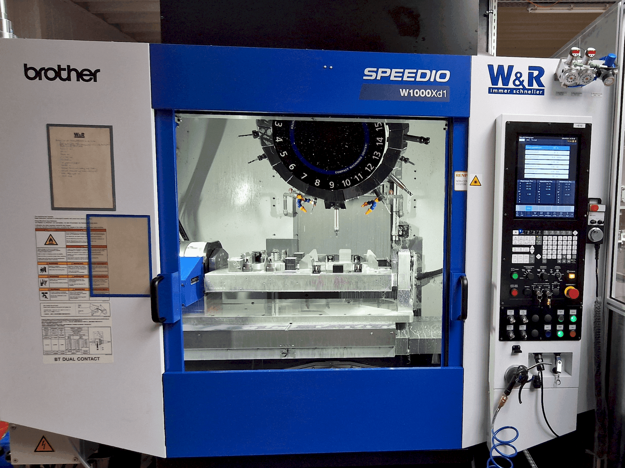 Koneen  Brother Speedio W1000Xd1 etunäkymä