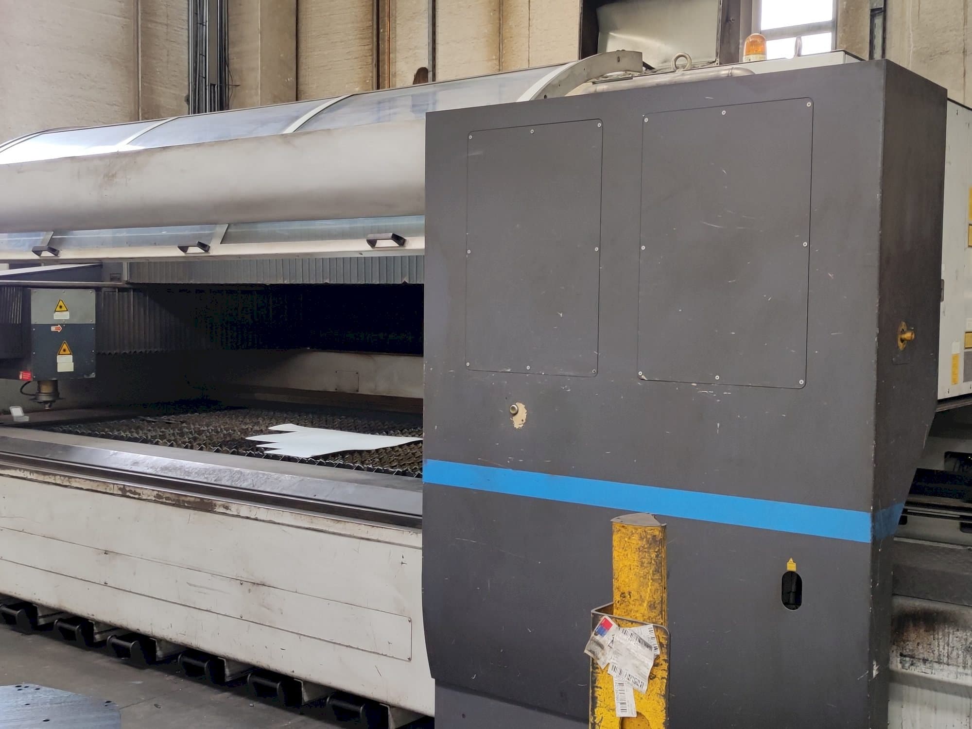 Koneen  LVD AXEL 3015 S etunäkymä