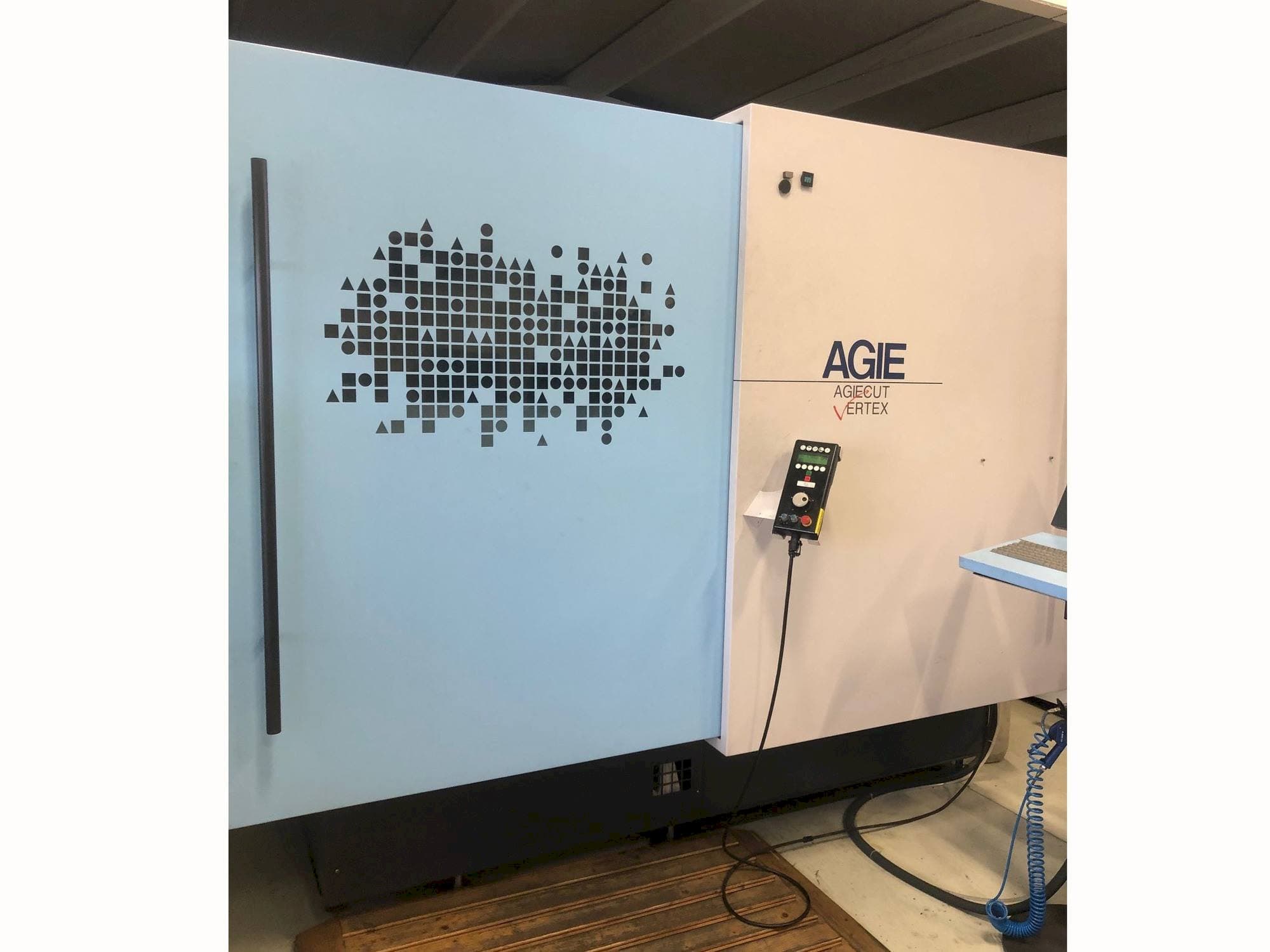 Koneen  AGIE Agiecut VERTEX 3 etunäkymä