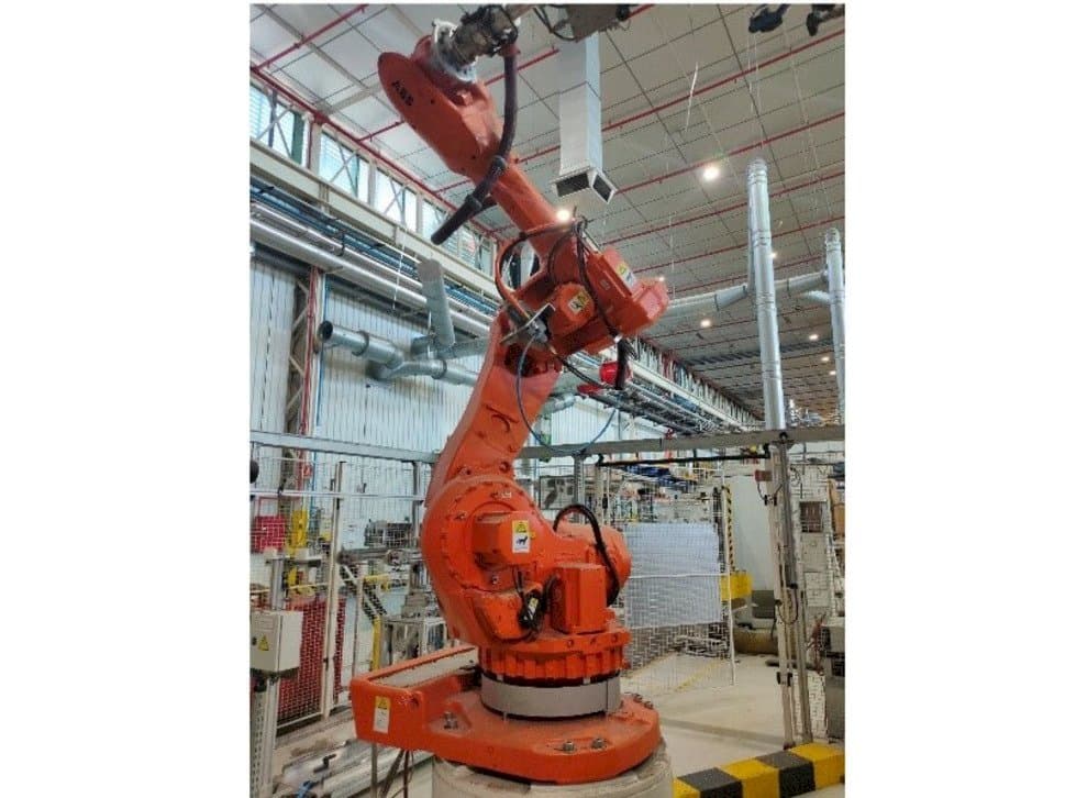 Koneen  ABB IRB 6600-175/2.55 vasemman sivun näkymä