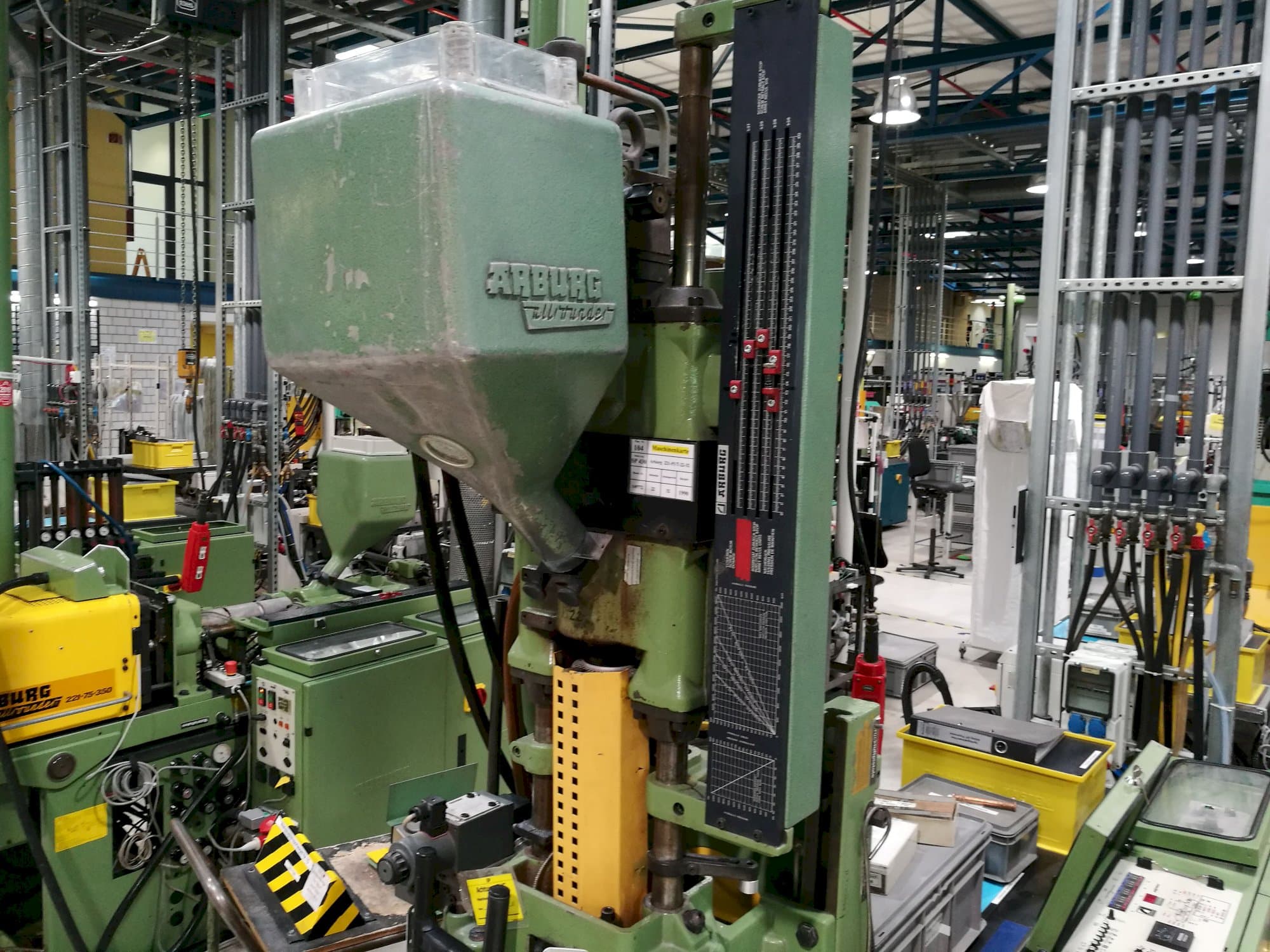 Koneen  Arburg vasen näkymä Allrounder 221-75-350