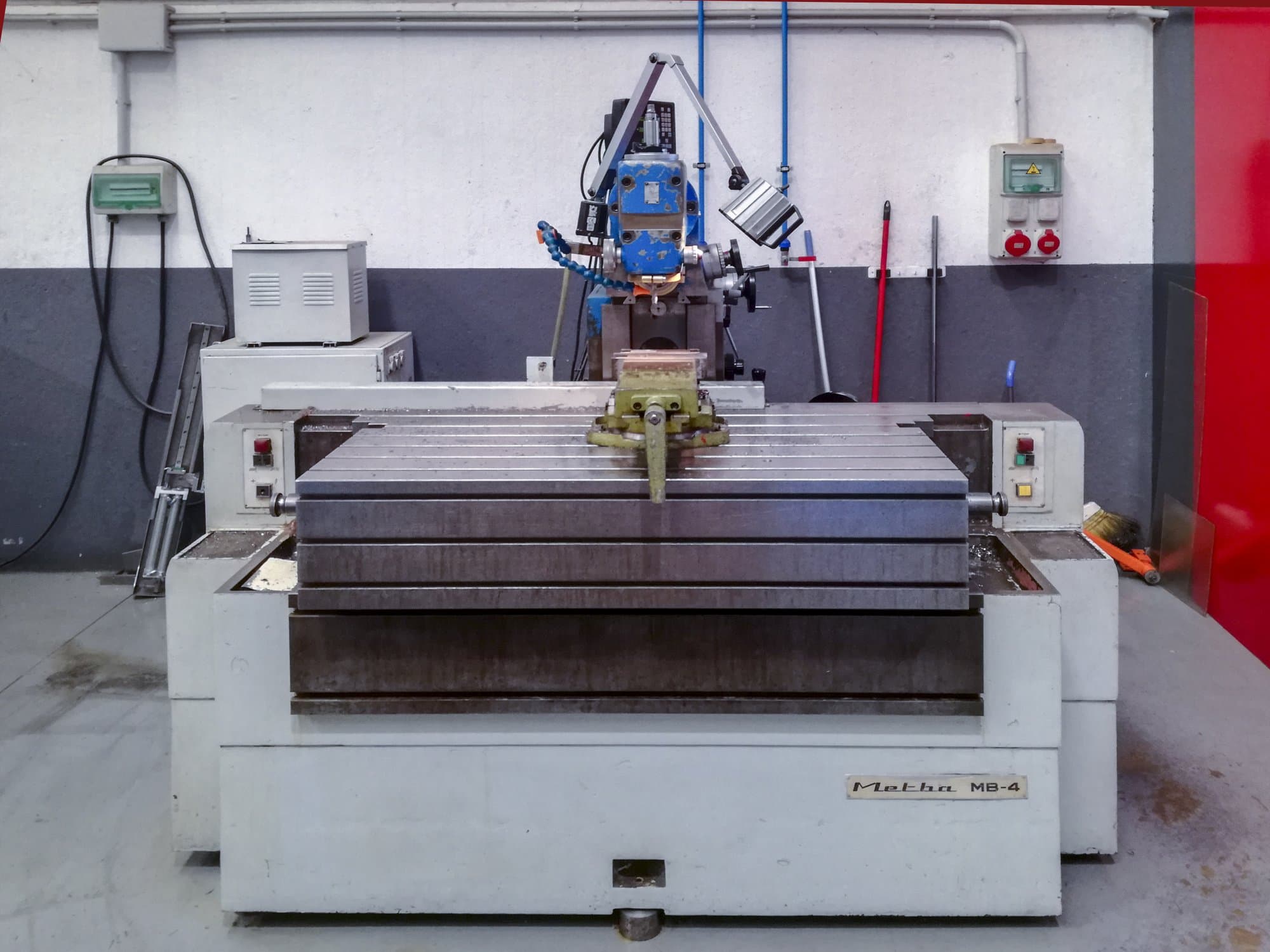 Koneen  Metba etunäkymä MB-4