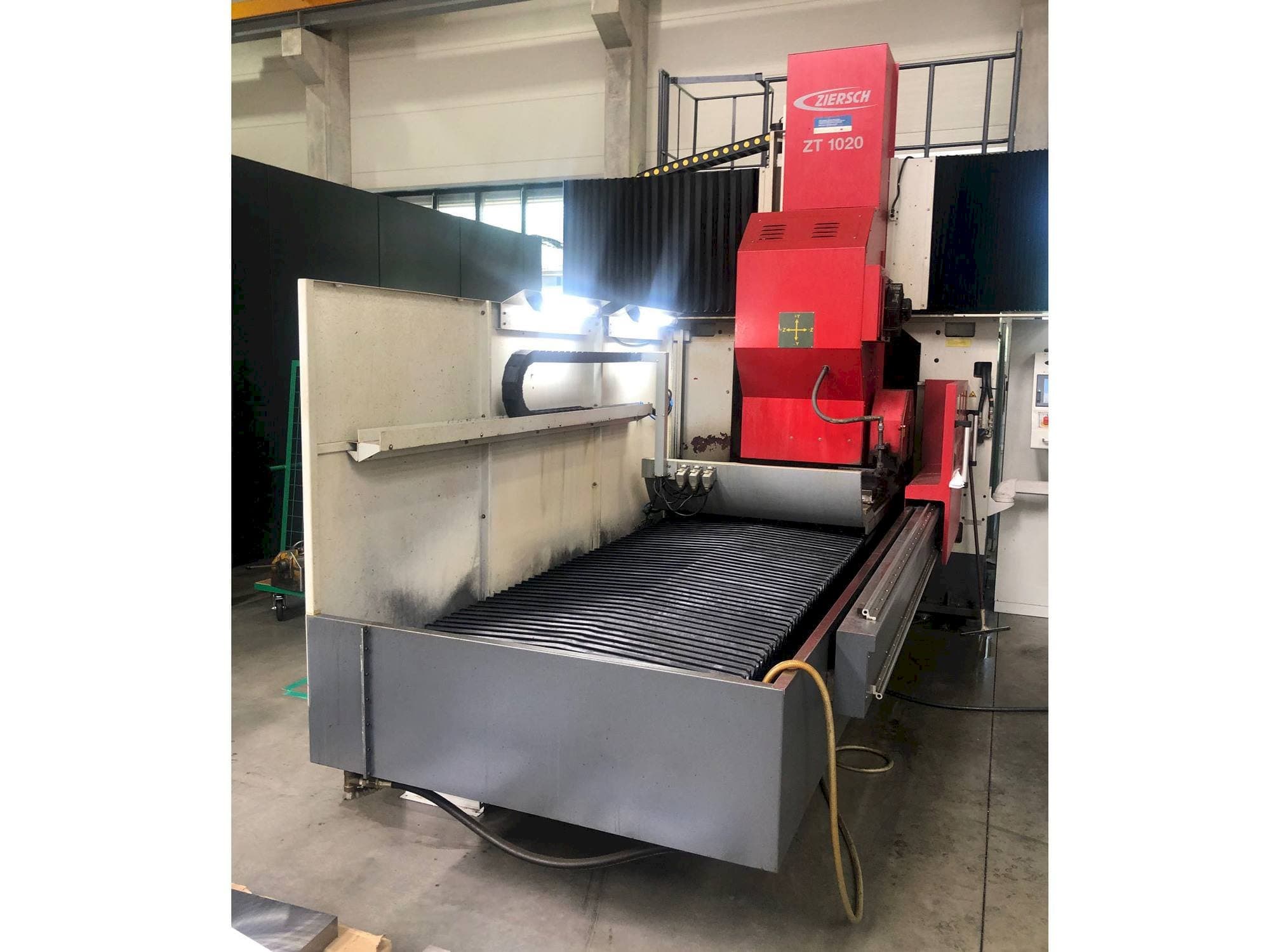 Koneen  Ziersch ZT 1020 etunäkymä