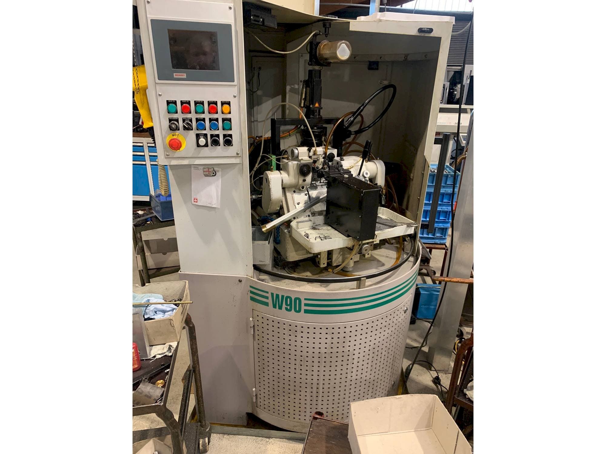 Koneen  Lambert Wahli W 90 CNC etunäkymä