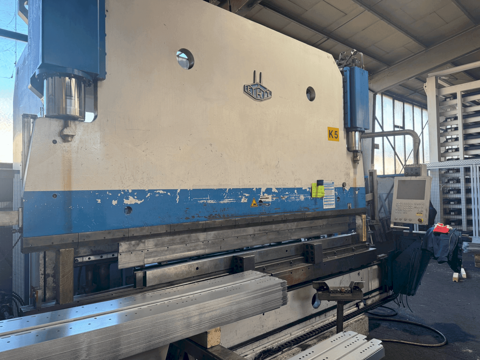 Koneen  EHT EHPS 20-35 etunäkymä