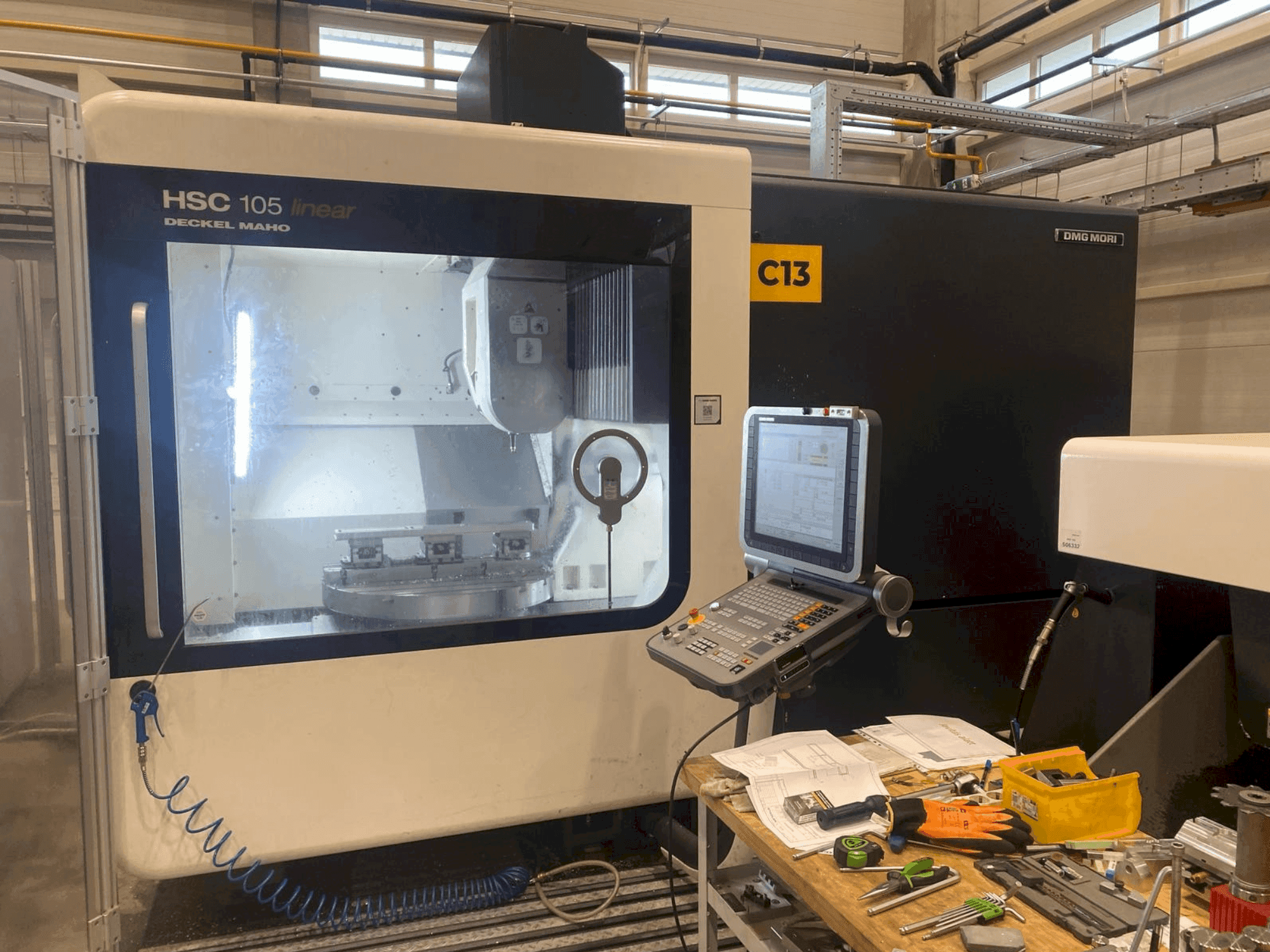 Koneen  DMG MORI HSC 105 etunäkymä