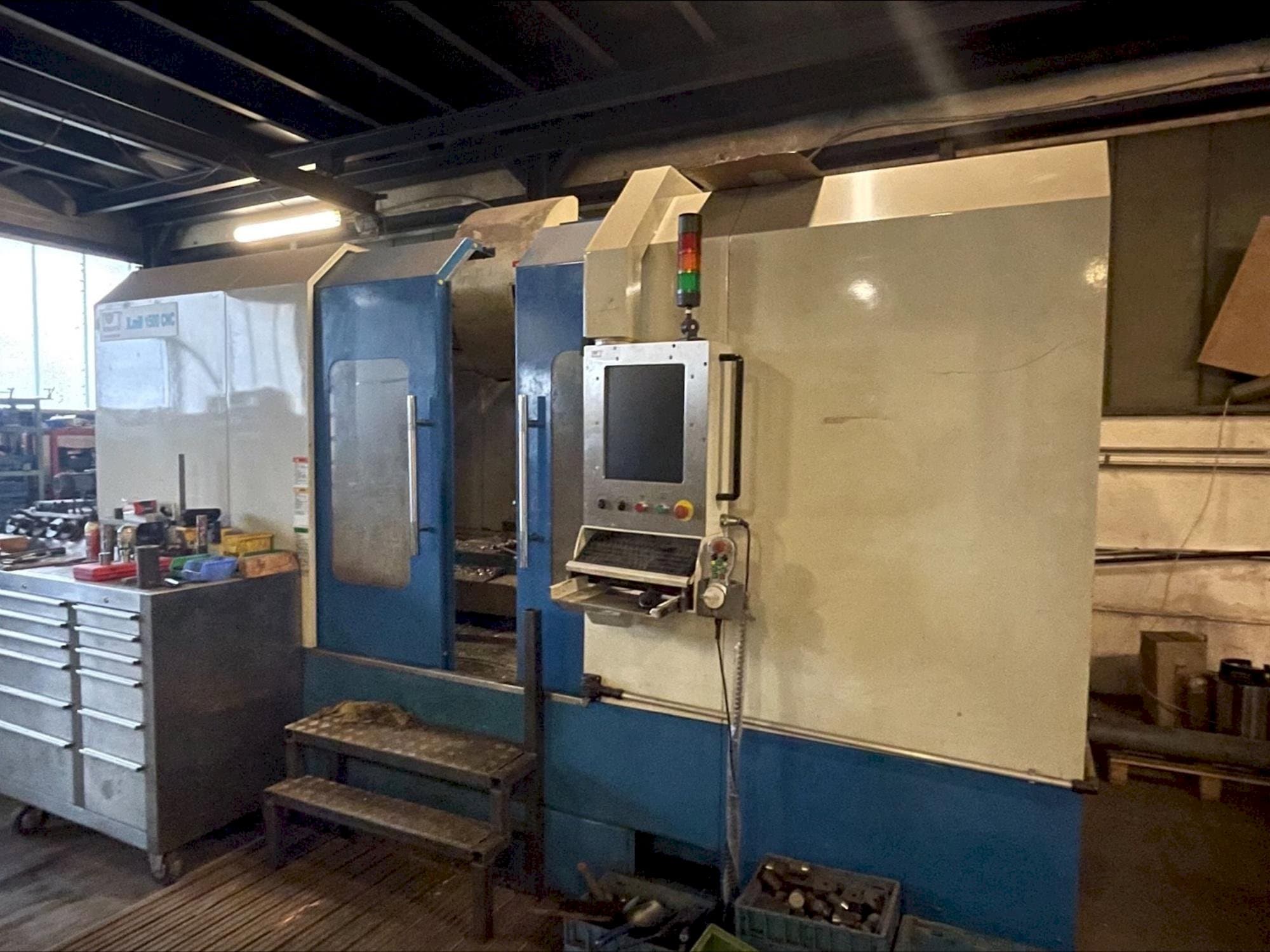 Koneen  KNUTH LL 1500 CNC etunäkymä