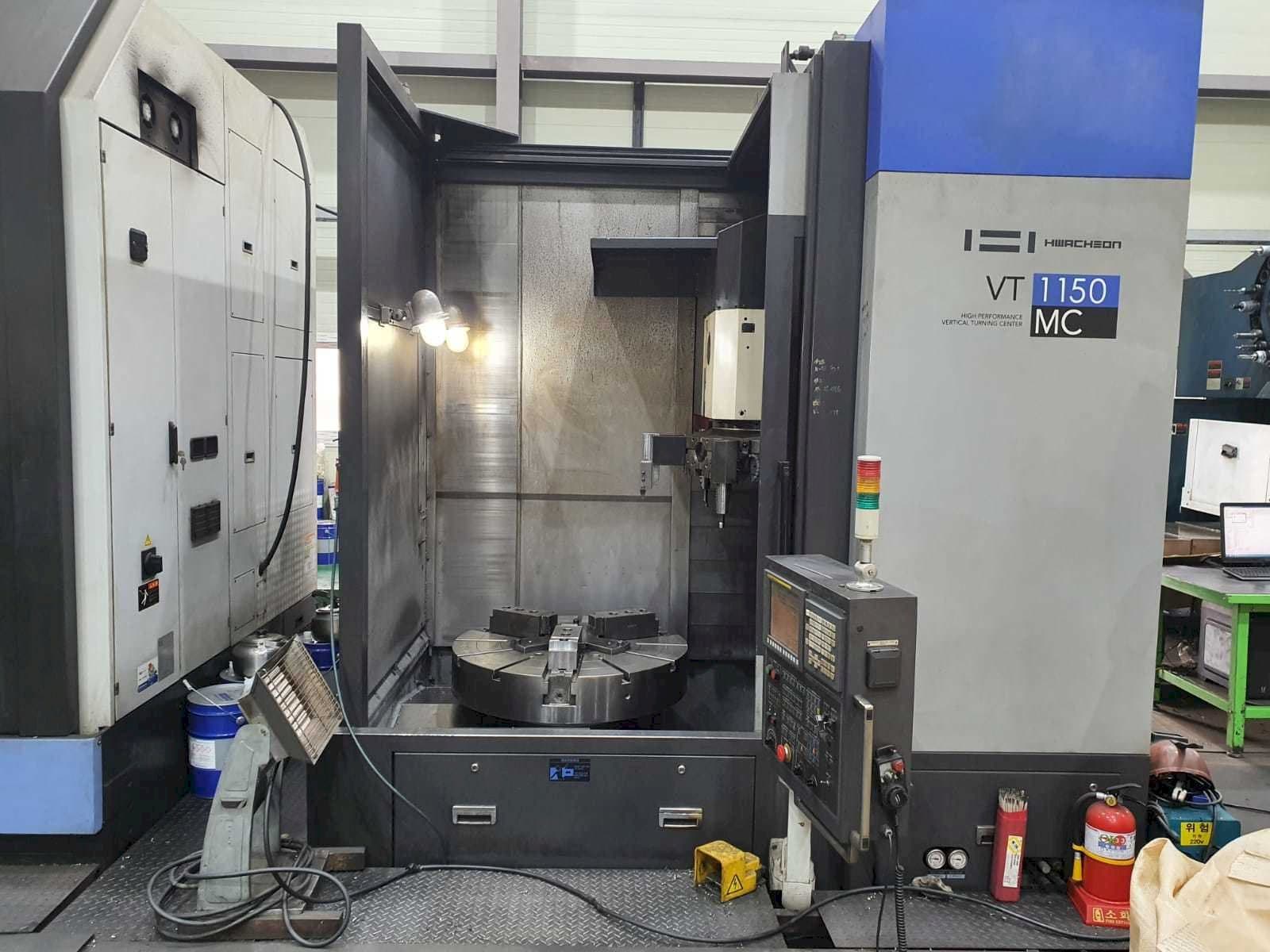 Koneen  HWACHEON VT 1150 MC etunäkymä