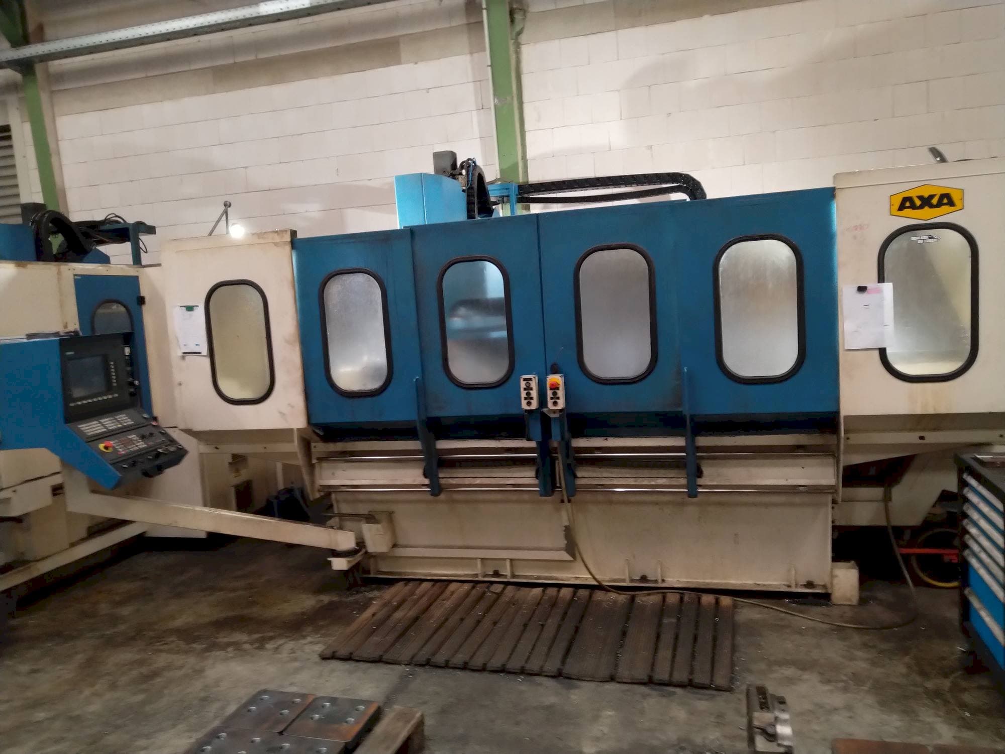 Koneen  AXA VSC 2M etunäkymä