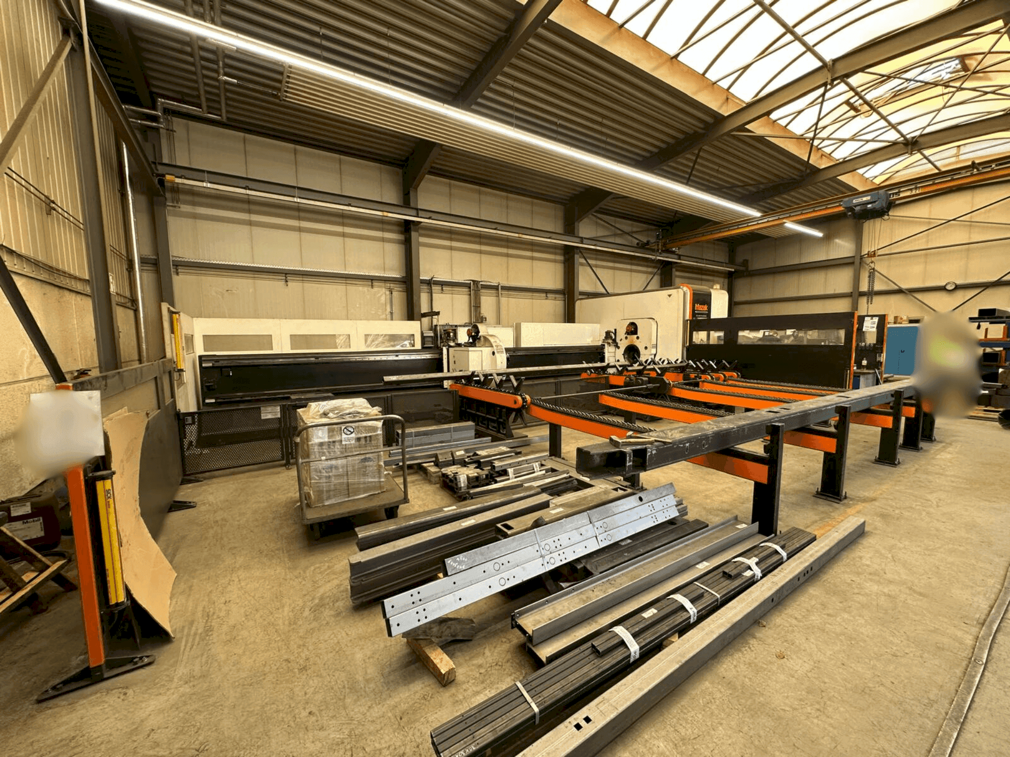 Koneen  Mazak FABRI GEAR 400 II etunäkymä