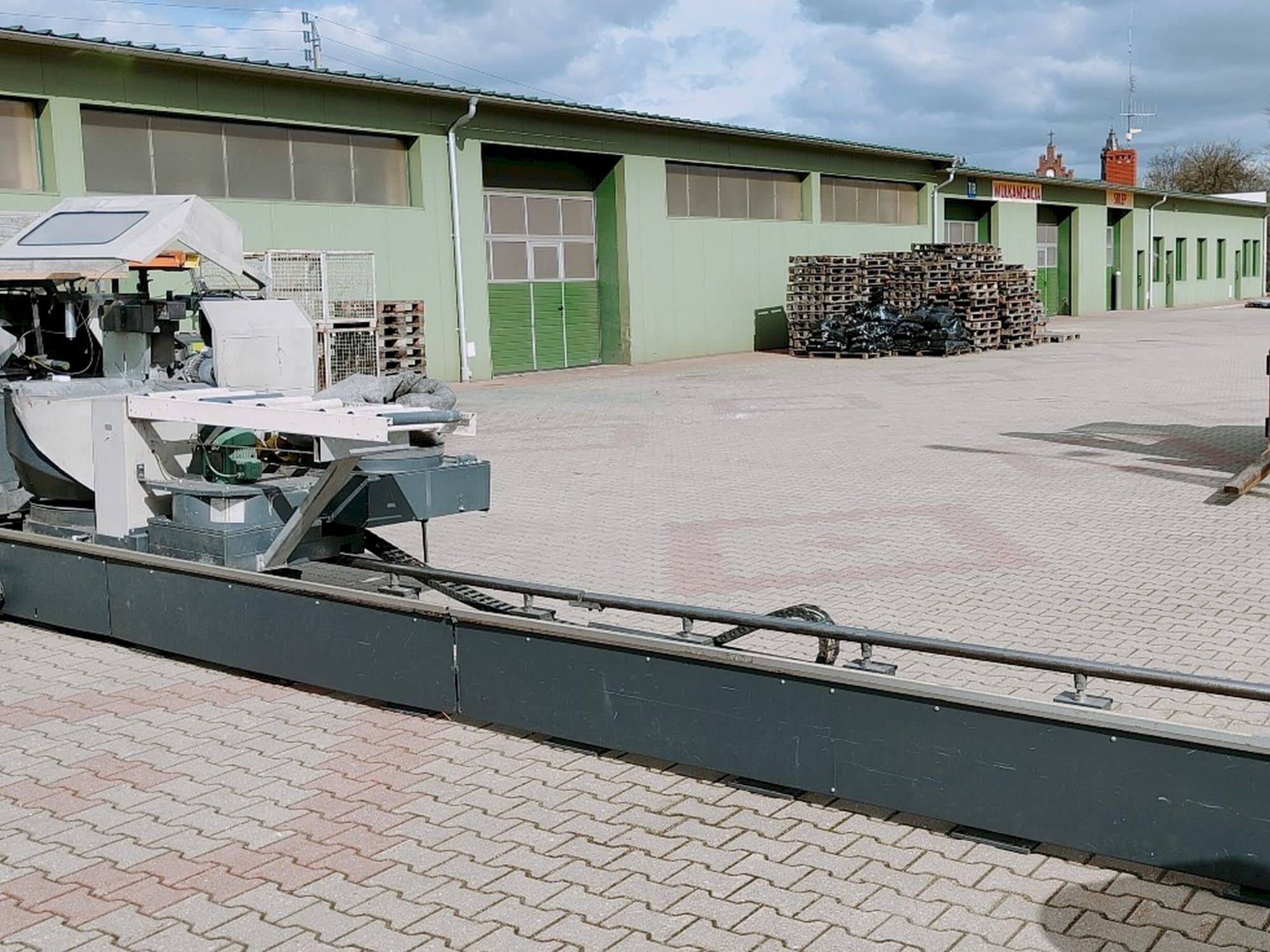 Koneen  Elumatec DG 244/2 etunäkymä