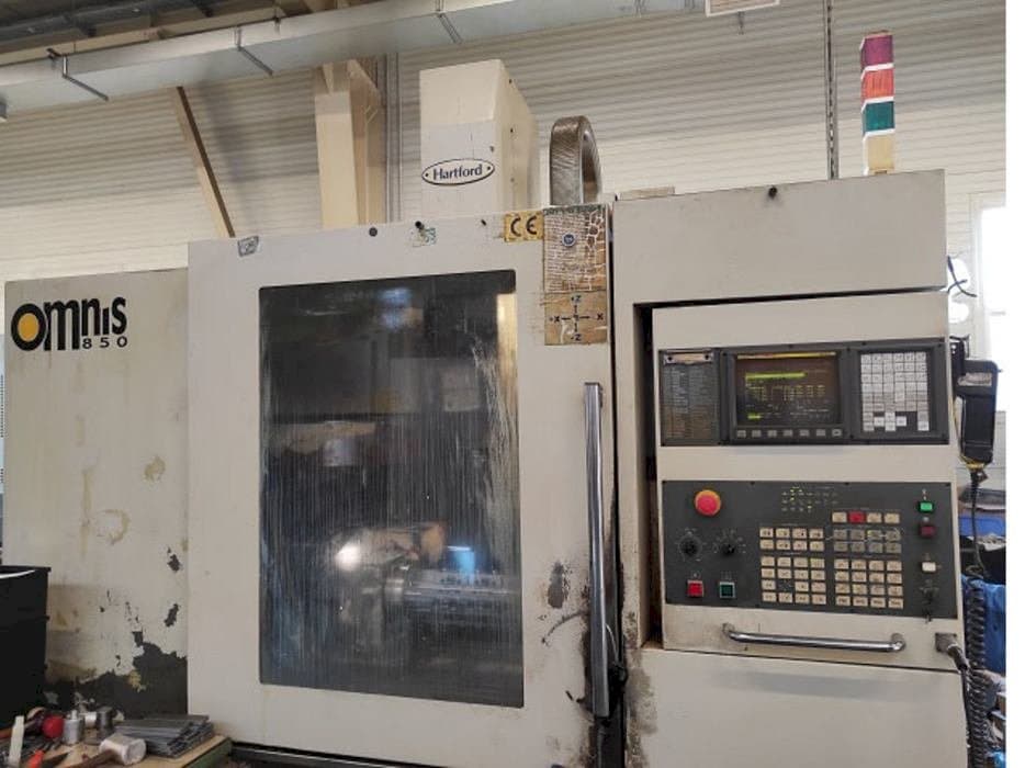 Koneen  Hartford Omnis 850 etunäkymä