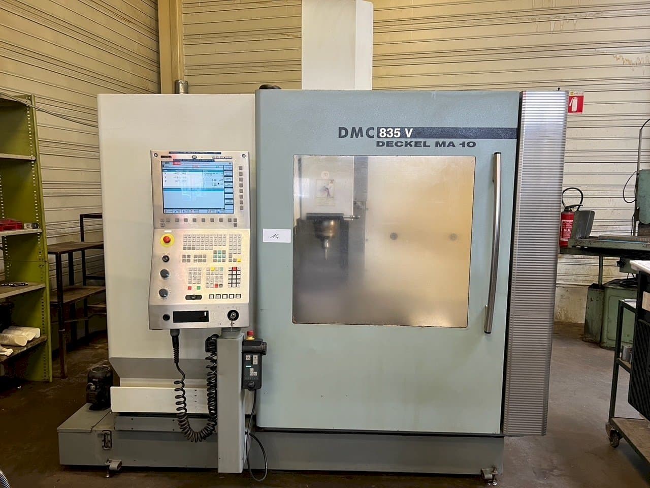 Koneen  DMG DMC 835 etunäkymä